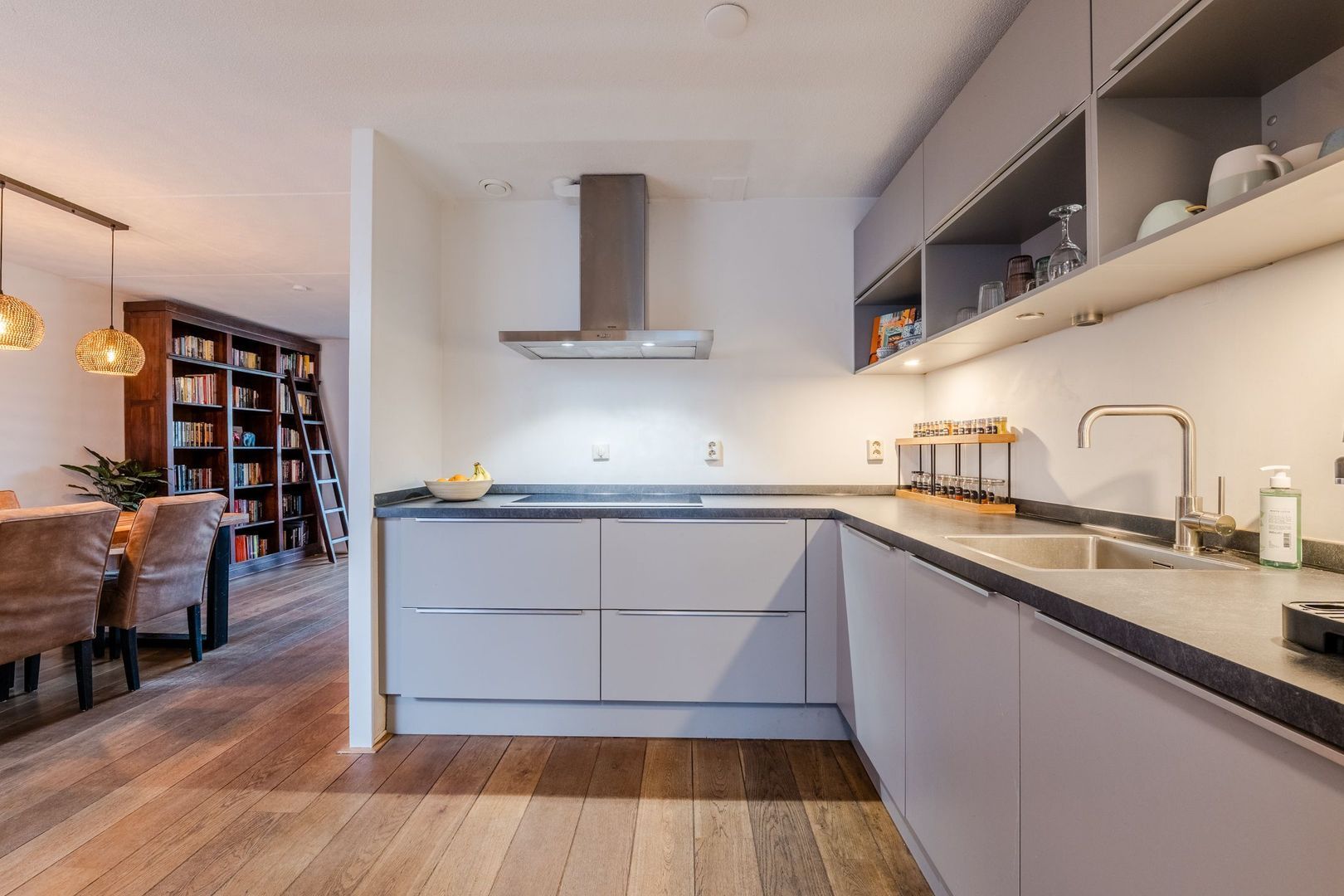 't Heuivak 48, Nijeveen foto-10 blur