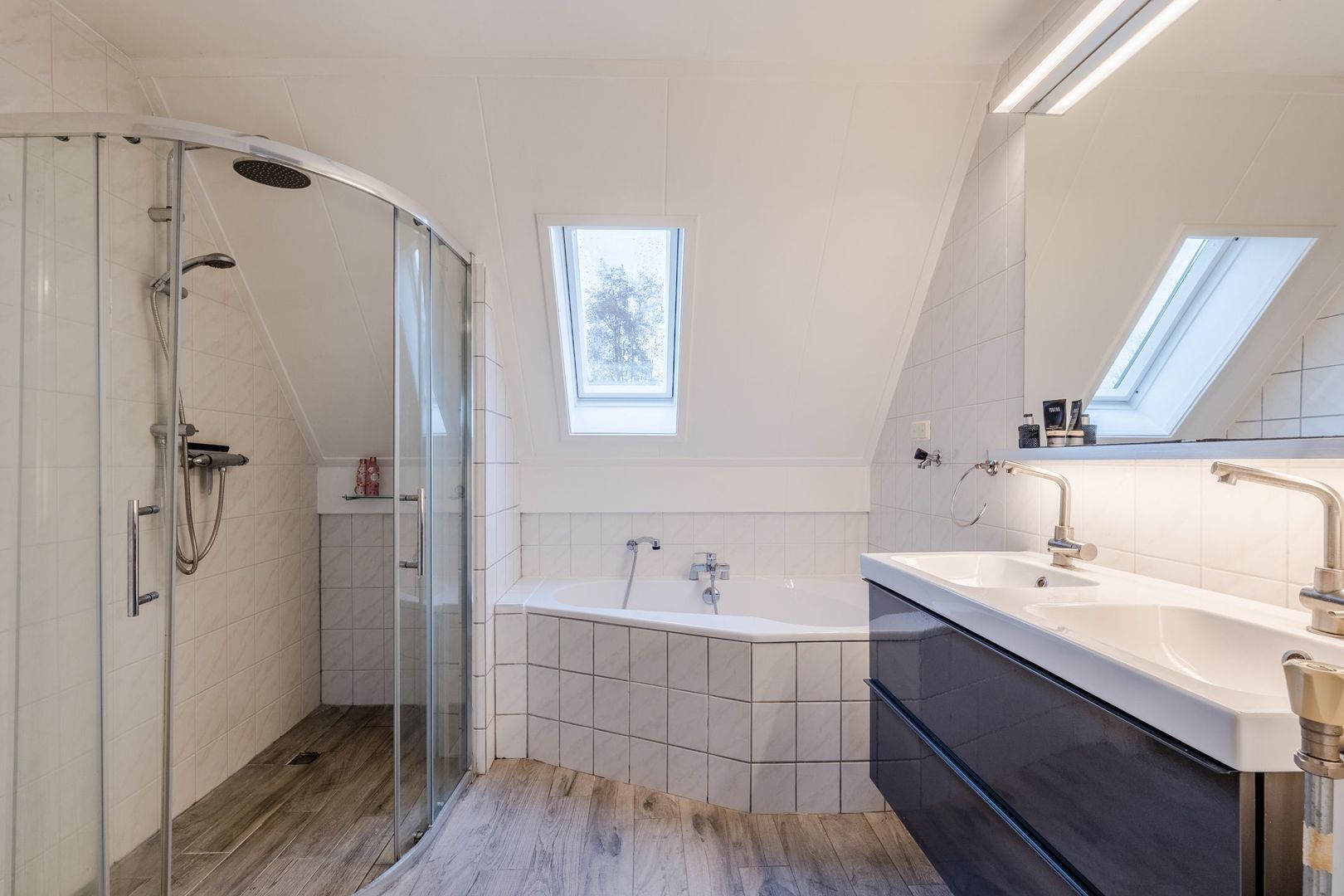 't Heuivak 48, Nijeveen foto-21 blur