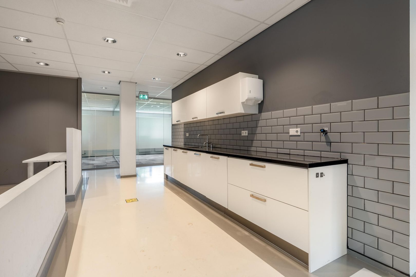 Walaardt Sacréstraat 401, Schiphol foto-17 blur