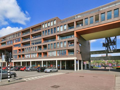 Pieter Calandlaan 400, Amsterdam foto-0