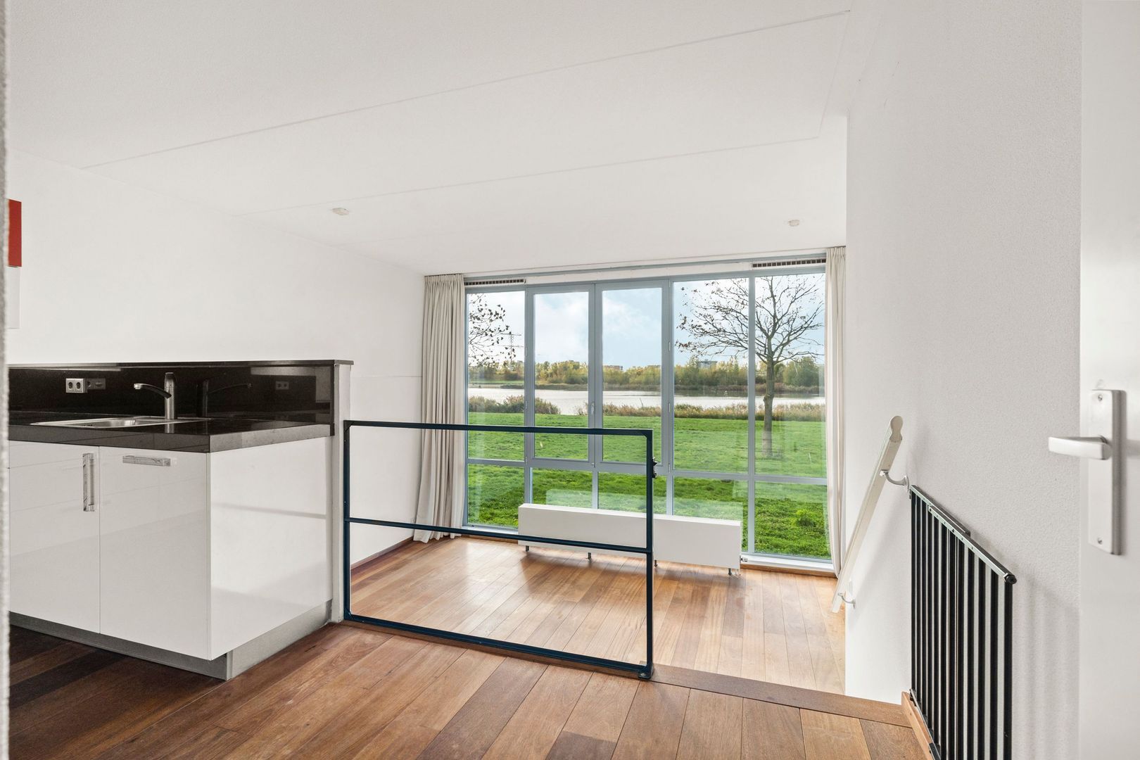 Oeverzeggestraat 36, Amsterdam foto-6 blur