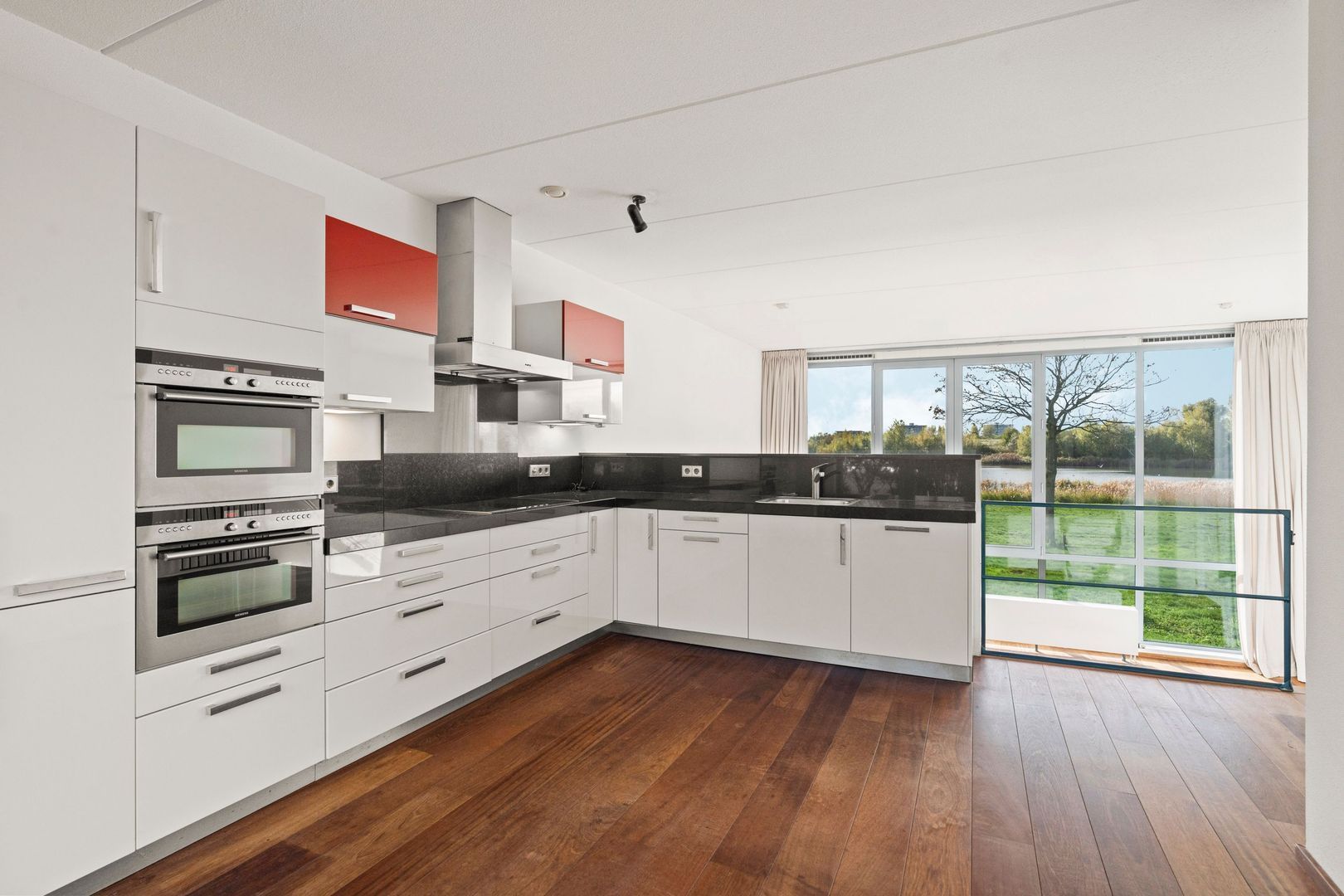 Oeverzeggestraat 36, Amsterdam foto-9 blur