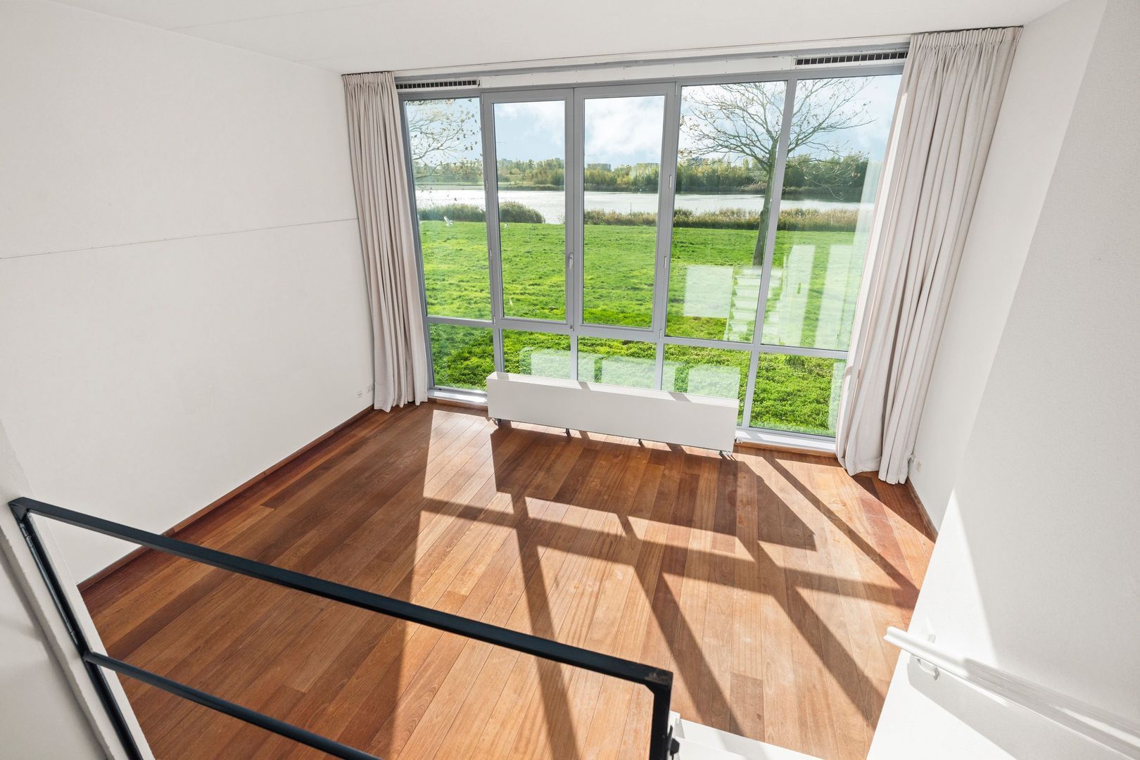 Oeverzeggestraat 36, Amsterdam foto-2 blur