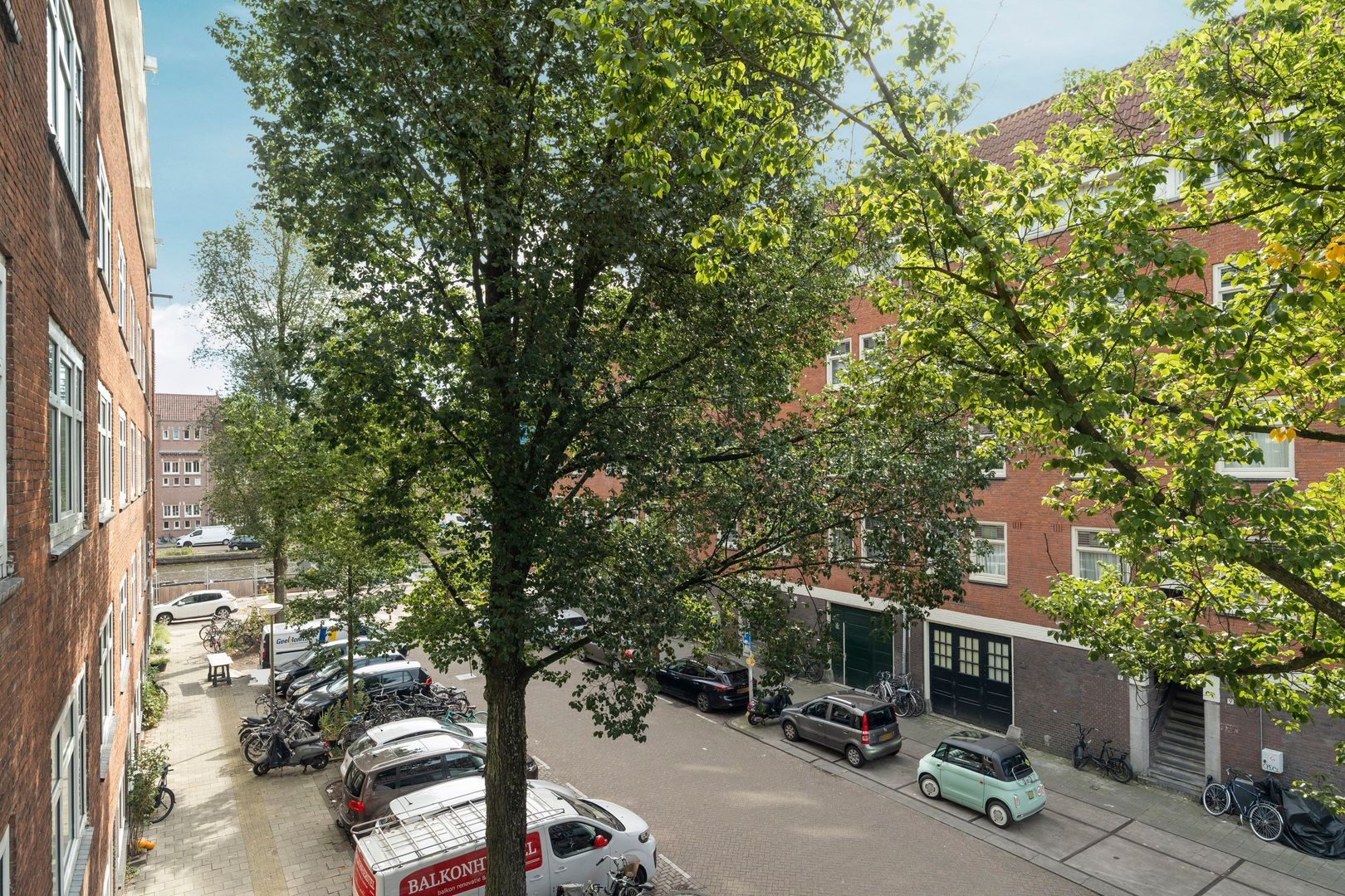 Paramariboplein 2 2, Amsterdam foto-10 blur