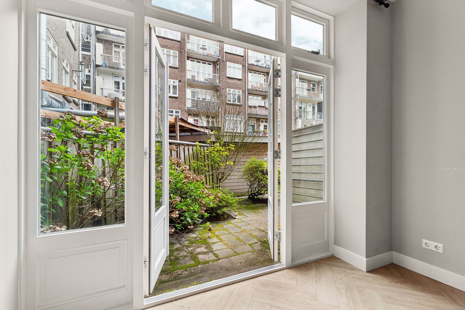 Van Tuyll van Serooskerkenweg 164, Amsterdam foto-24 blur