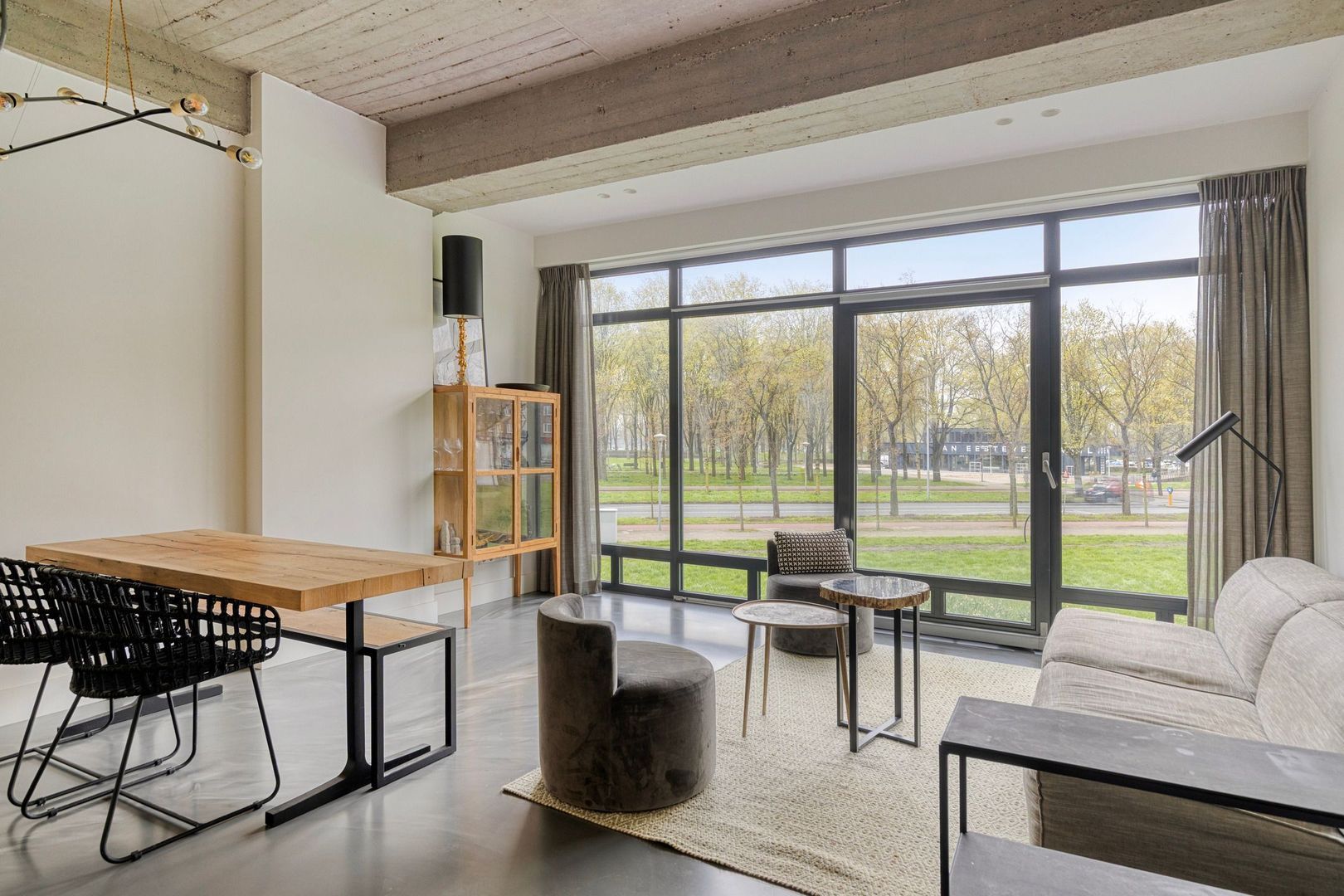 Burgemeester Hogguerstraat 1217, Amsterdam foto-2 blur