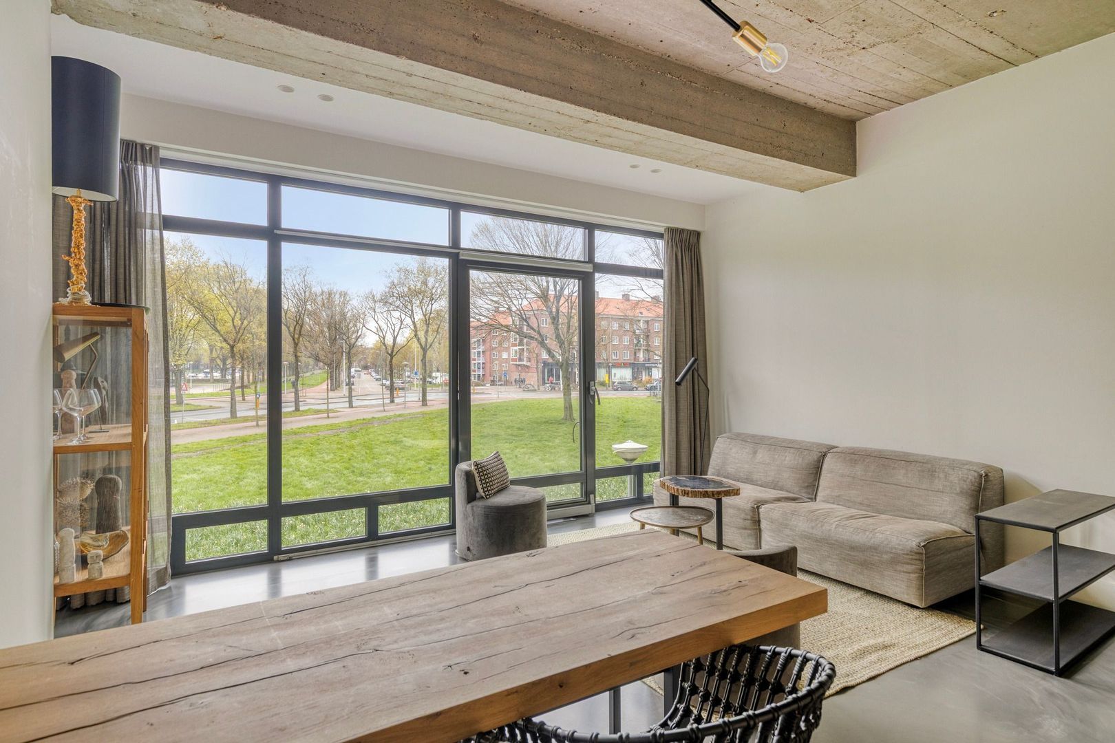 Burgemeester Hogguerstraat 1217, Amsterdam foto-0 blur