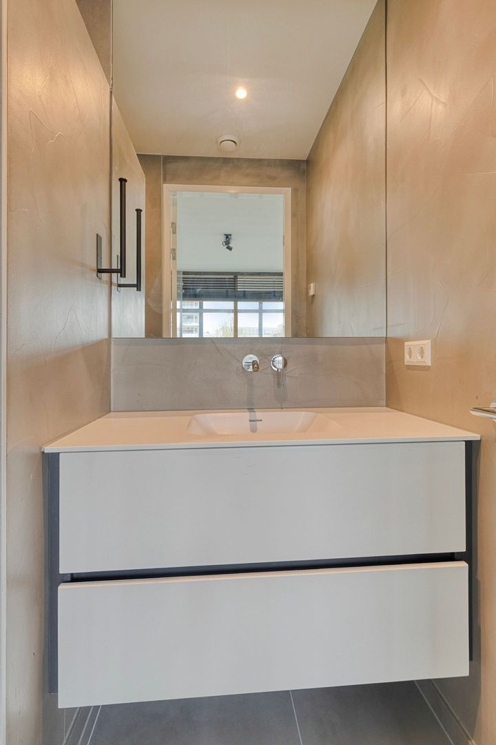 Burgemeester Hogguerstraat 1217, Amsterdam foto-14 blur