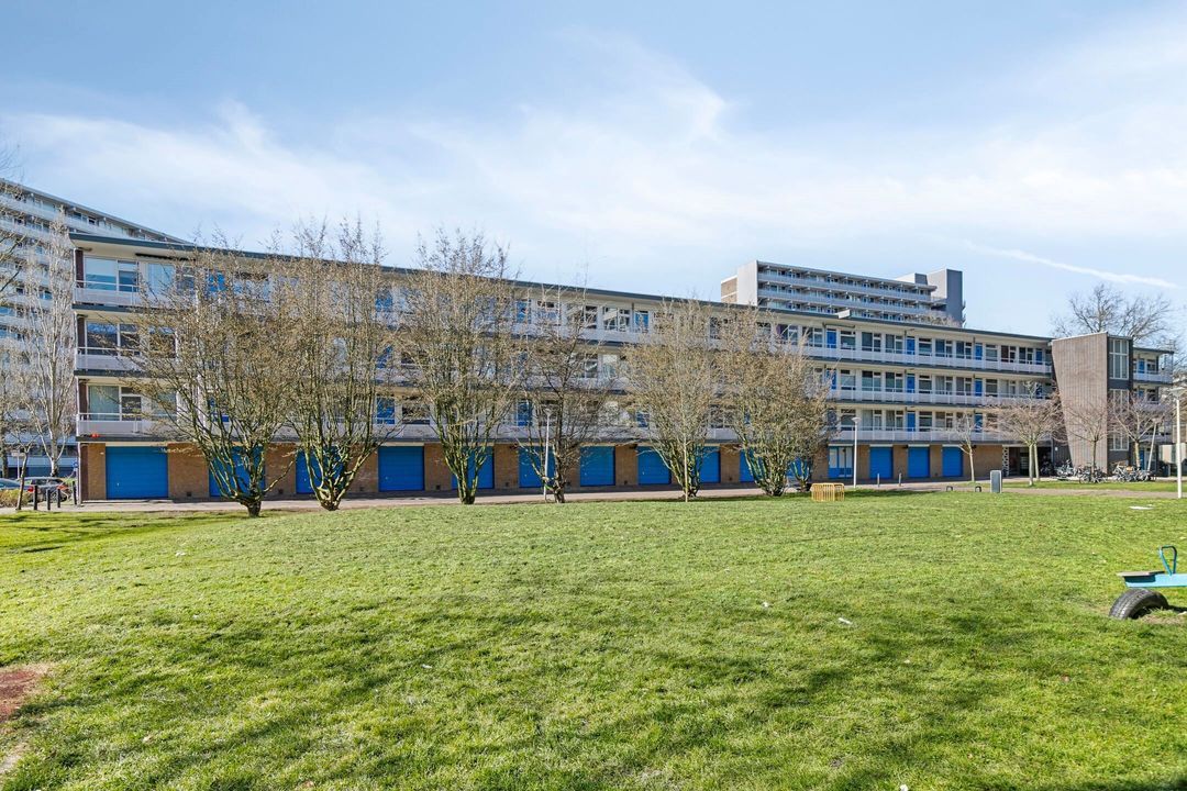 Bart Verhallenplein 45, Schiedam