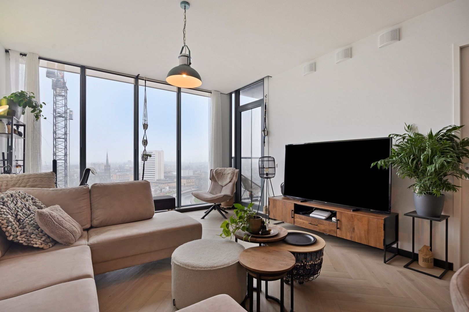 Stationsplein 6 K8, Schiedam foto-0 blur