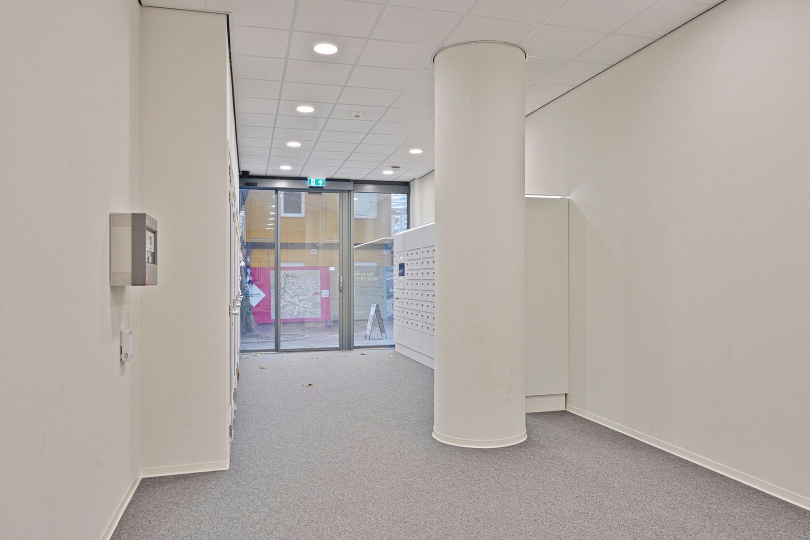 Stationsplein 6 K8, Schiedam foto-2 blur