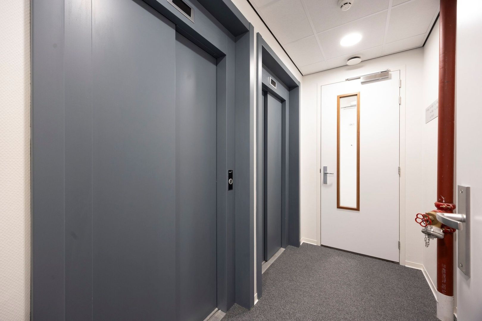 Stationsplein 6 K8, Schiedam foto-3 blur