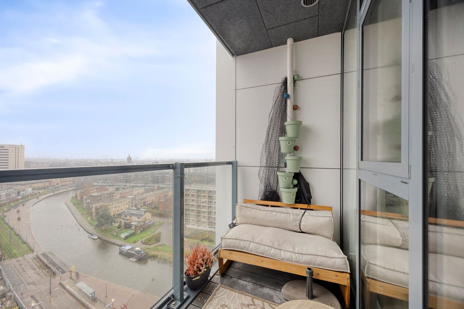 Stationsplein 6 K8, Schiedam foto-10 blur