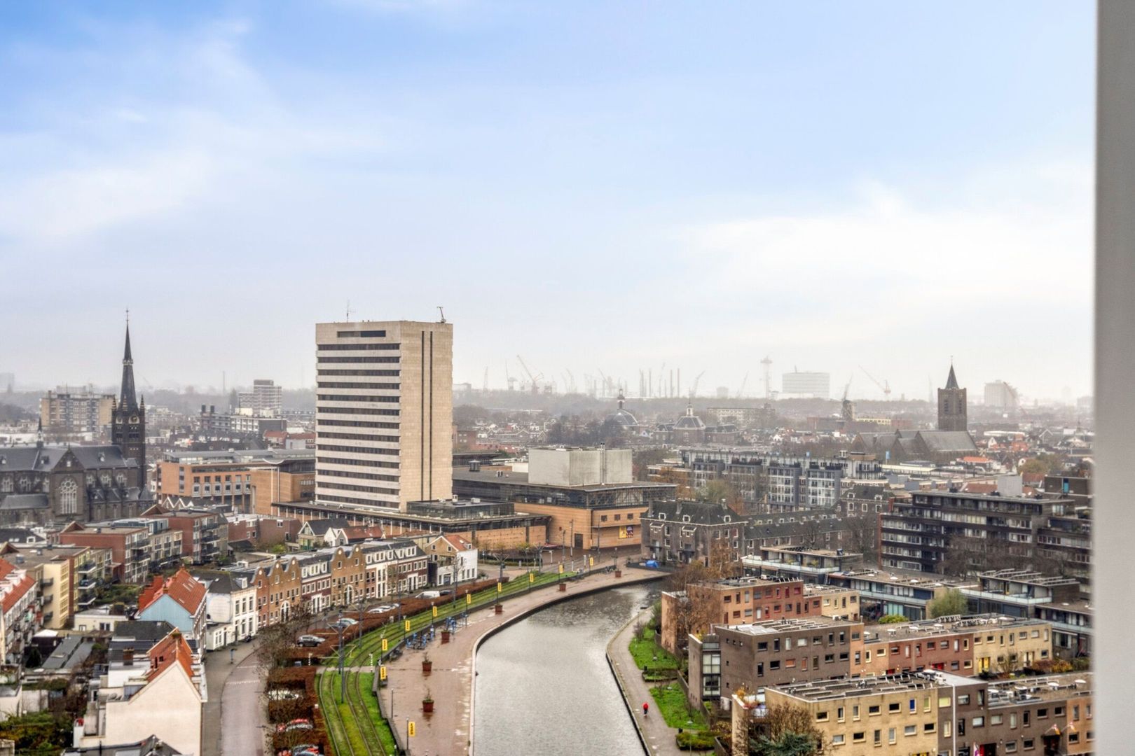 Stationsplein 6 K8, Schiedam foto-11 blur