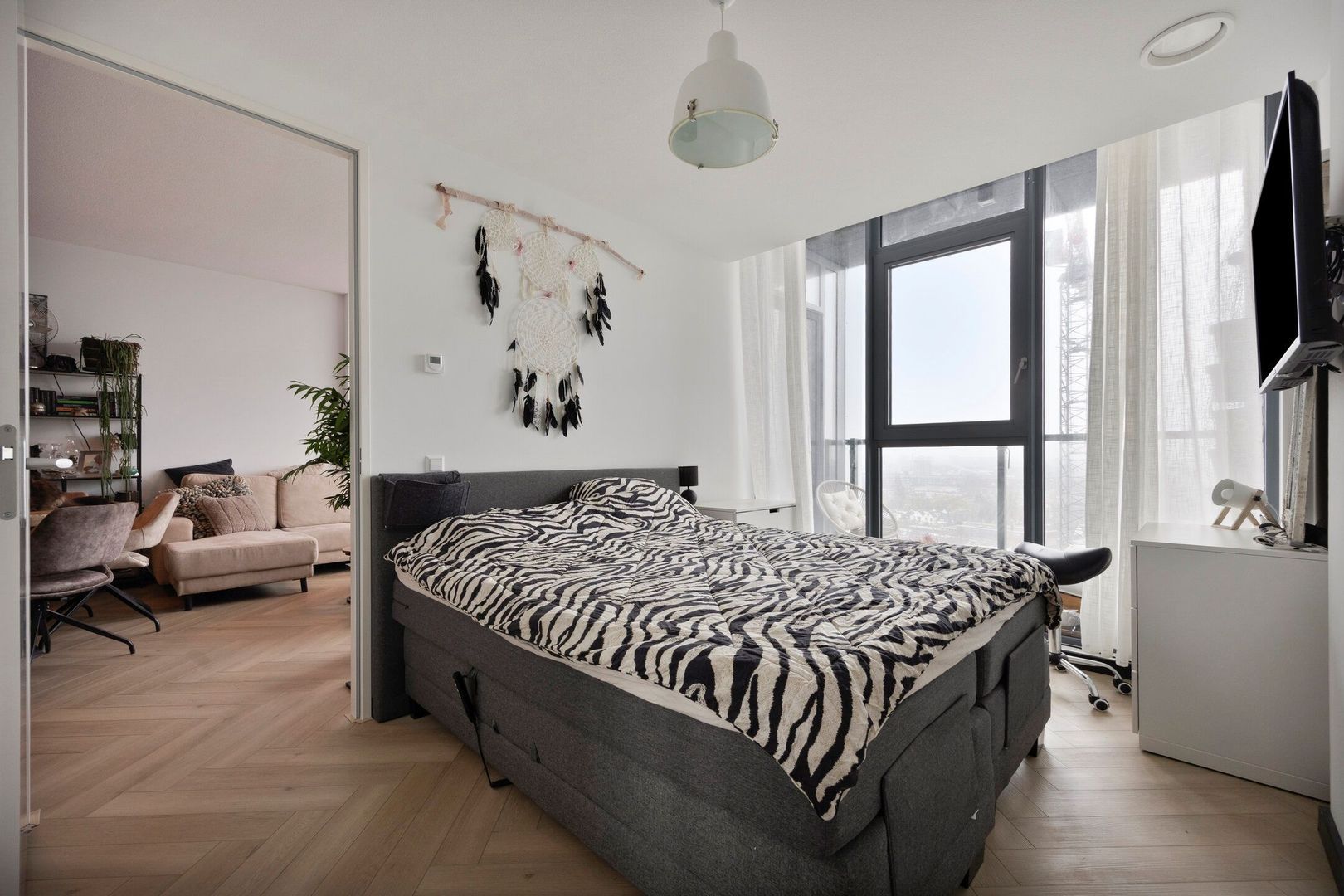 Stationsplein 6 K8, Schiedam foto-12 blur