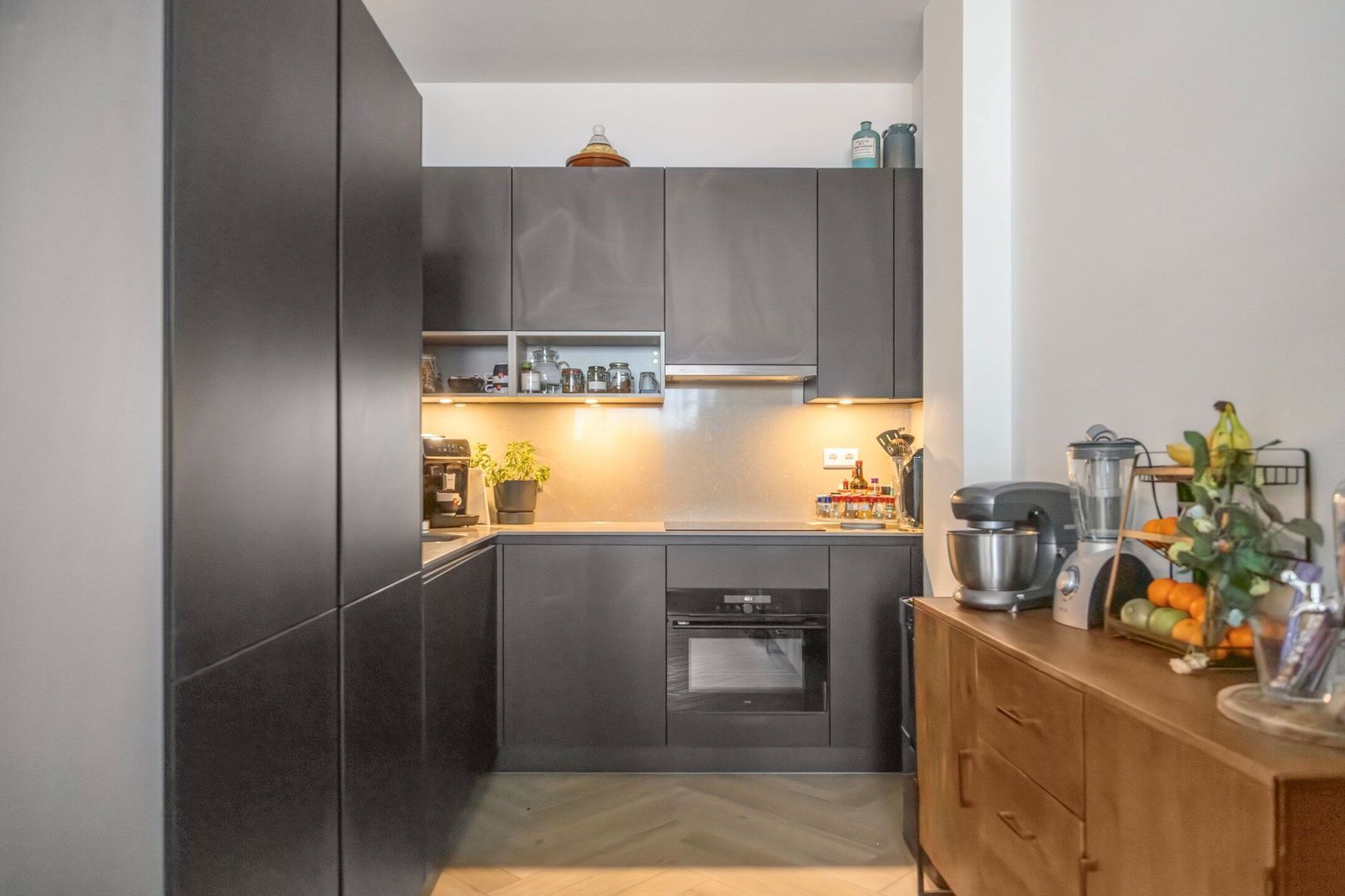 Stationsplein 6 K8, Schiedam foto-7 blur