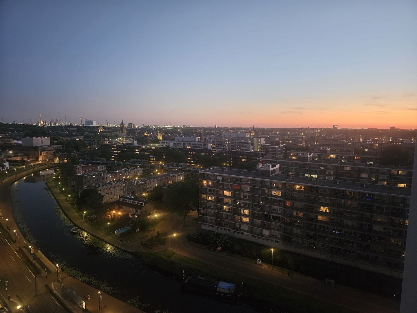 Stationsplein 6 K8, Schiedam foto-21 blur