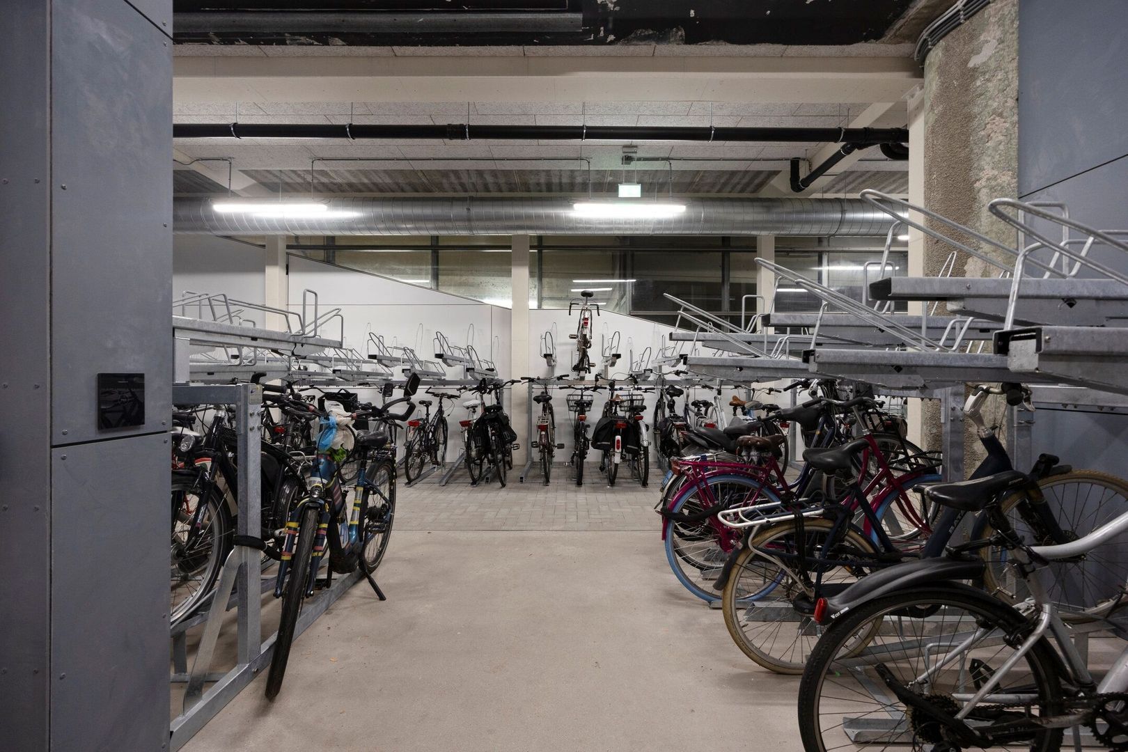 Stationsplein 6 K8, Schiedam foto-15 blur