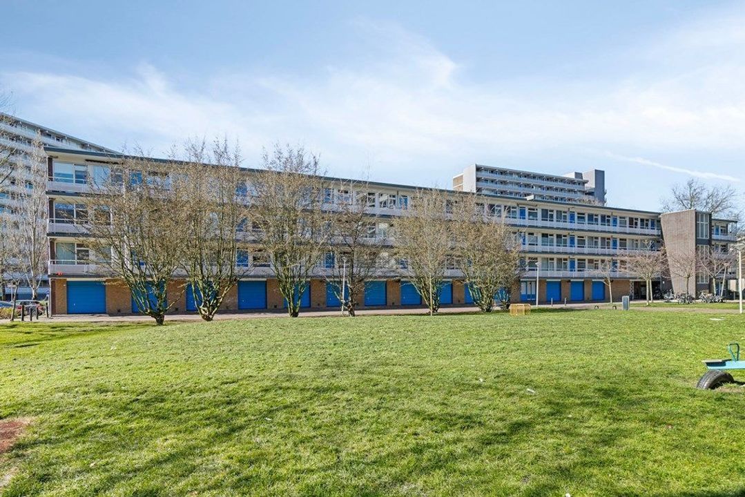 Bart Verhallenplein 45, Schiedam