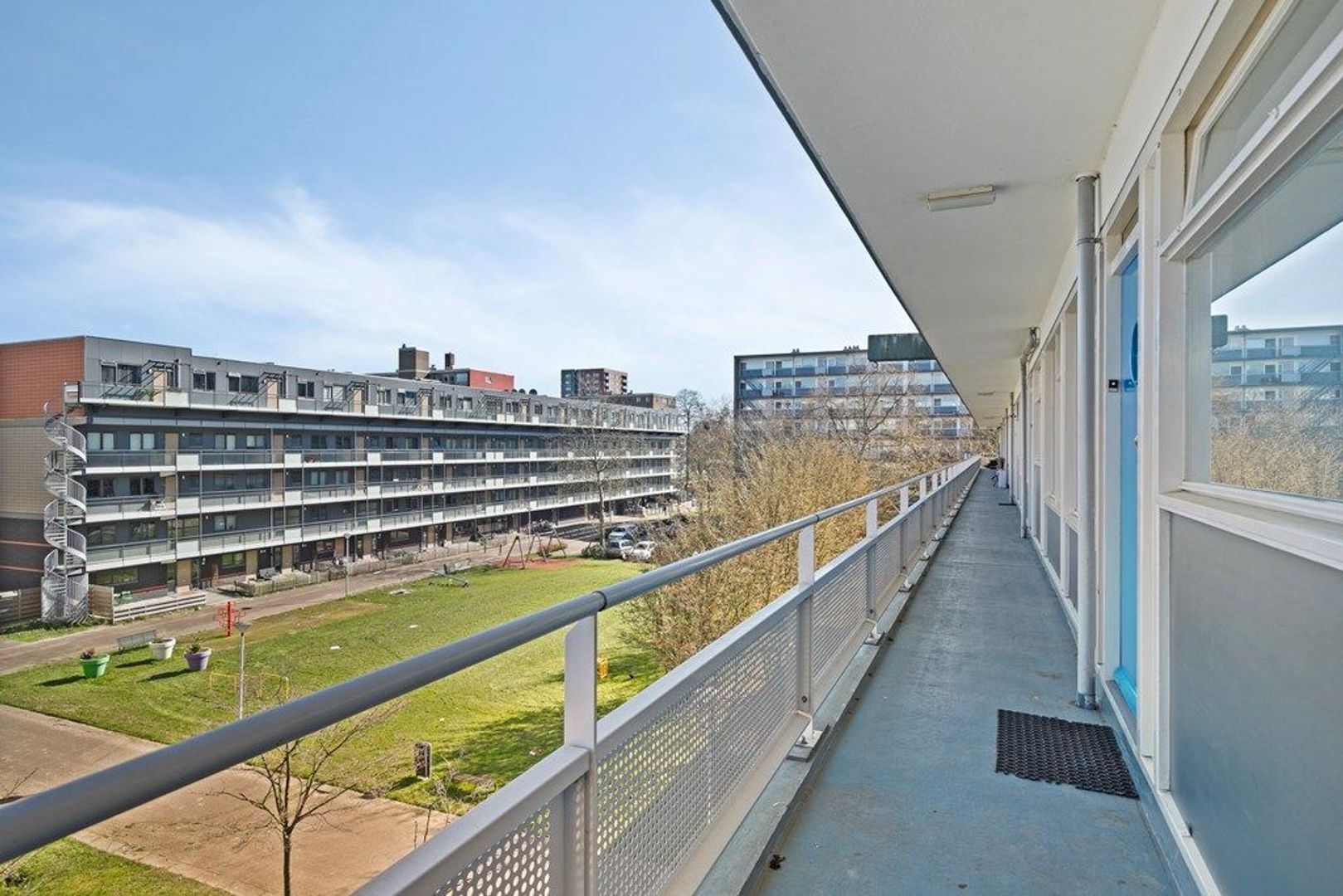 Bart Verhallenplein 45, Schiedam foto-3 blur