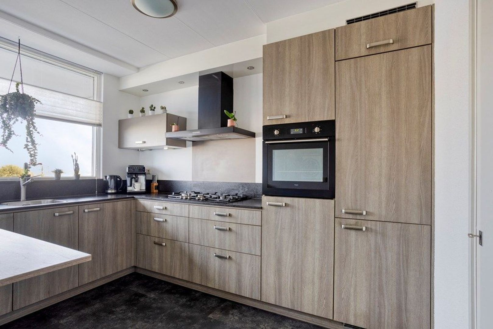 Chopinplein 228, Schiedam foto-16 blur