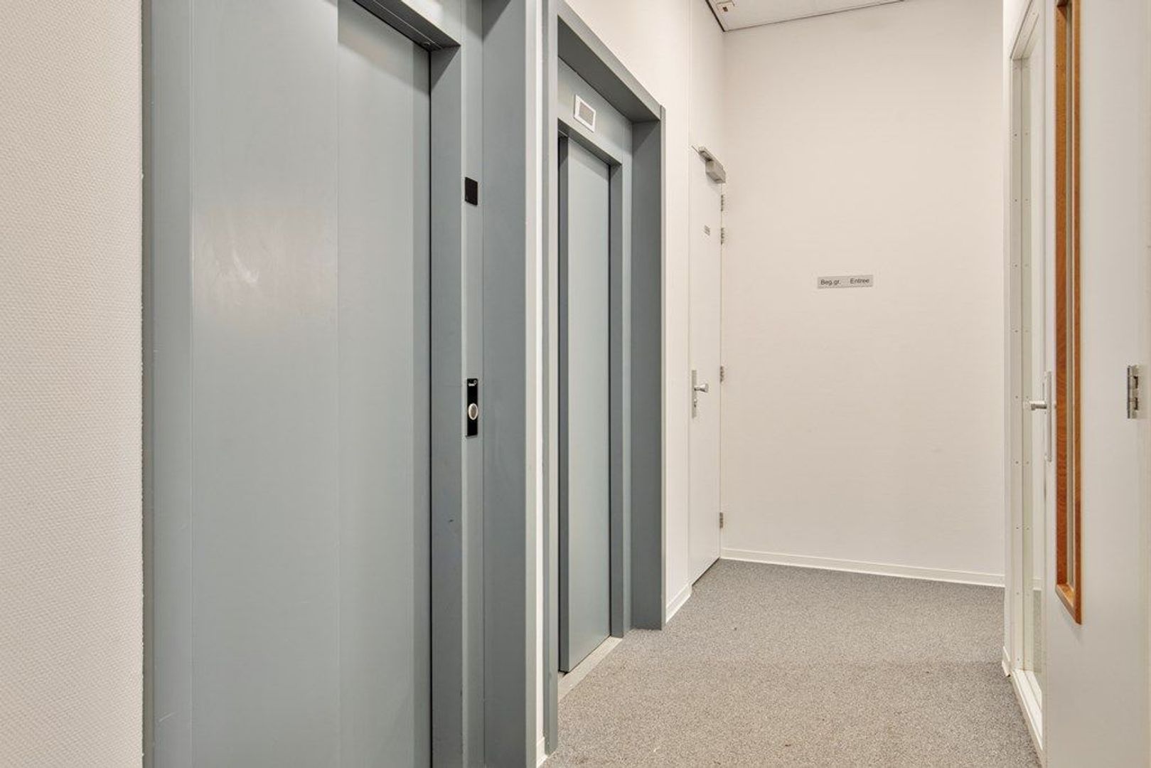 Stationsplein 6 M9, Schiedam foto-6 blur