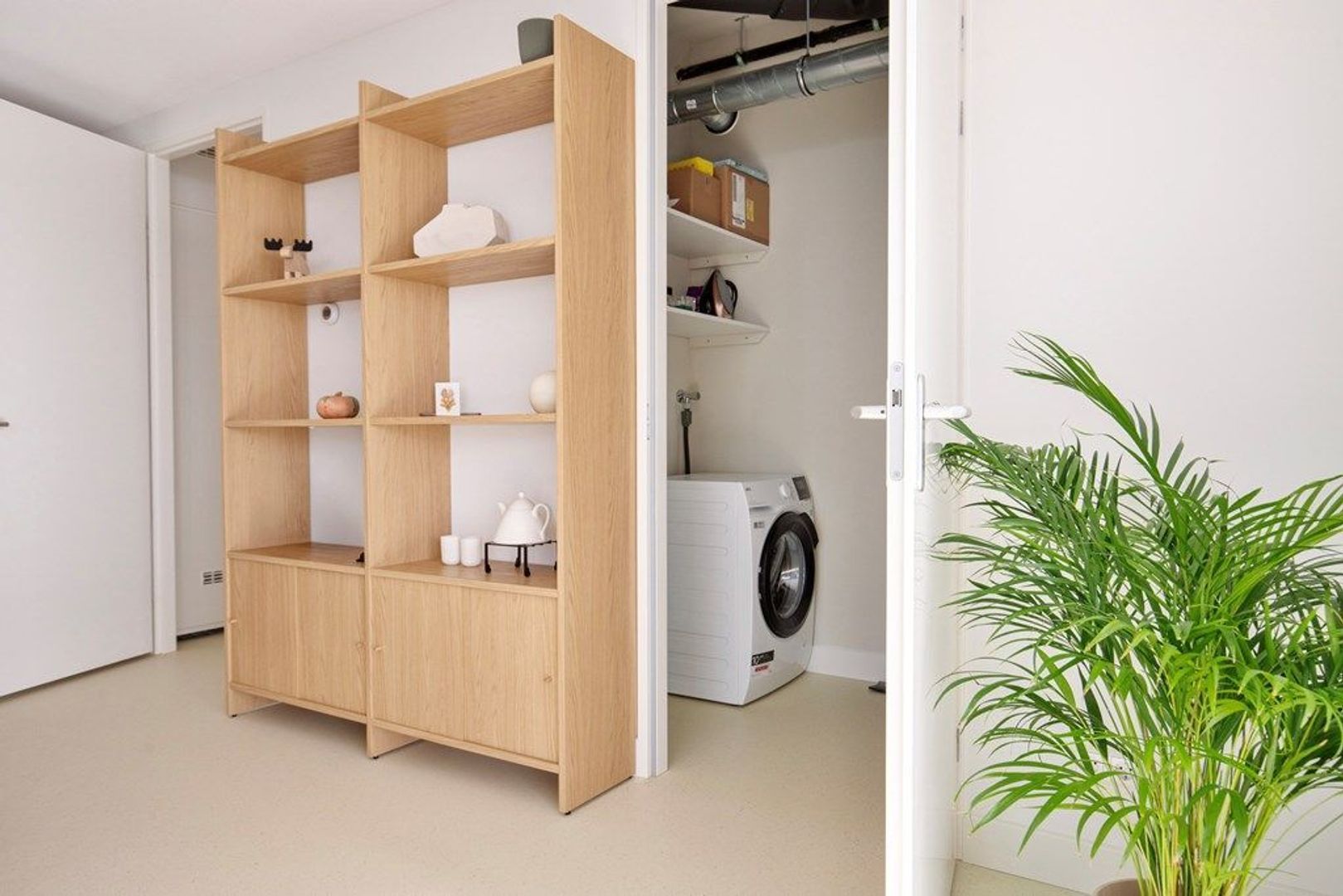 Stationsplein 6 M9, Schiedam foto-24 blur