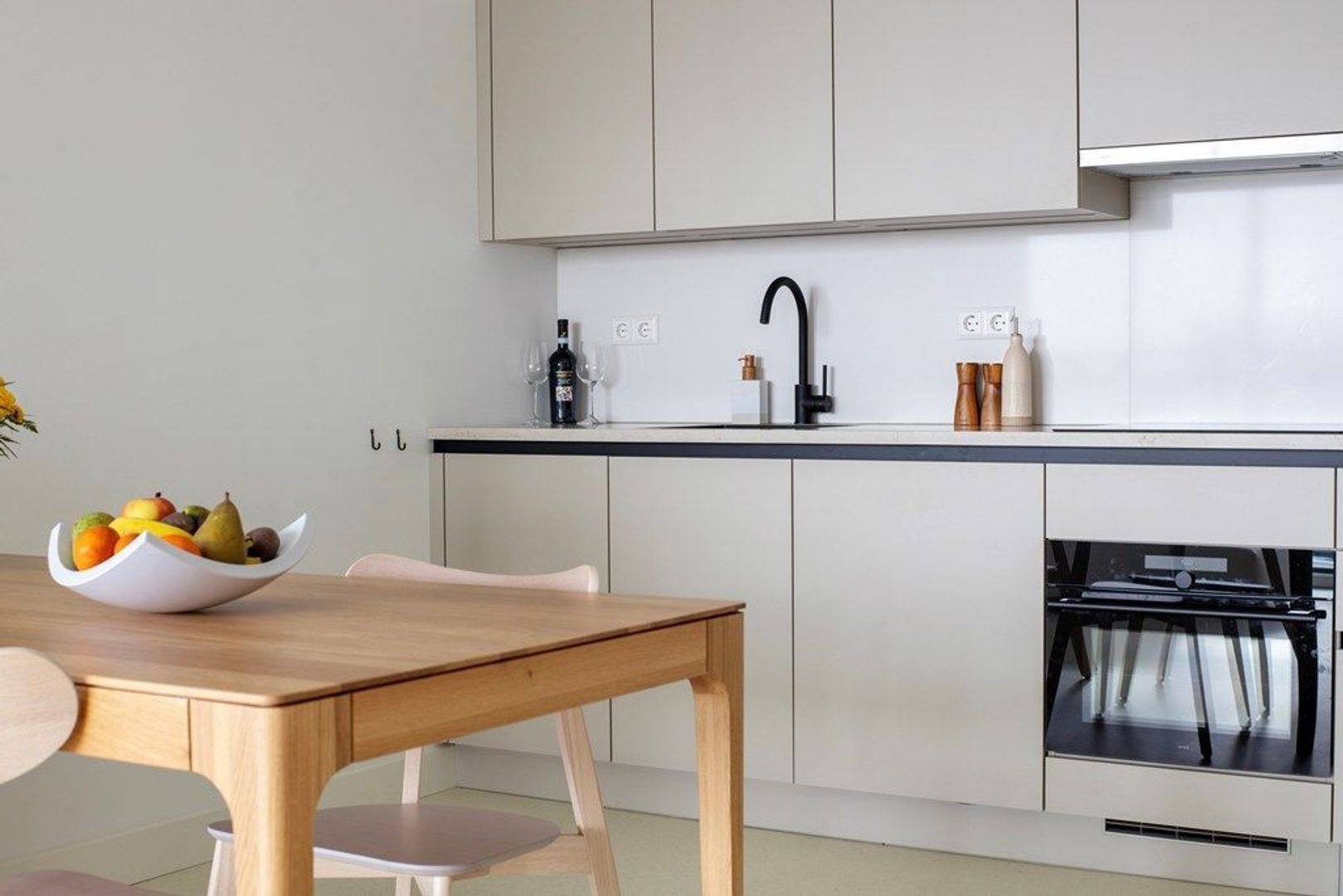 Stationsplein 6 M9, Schiedam foto-18 blur