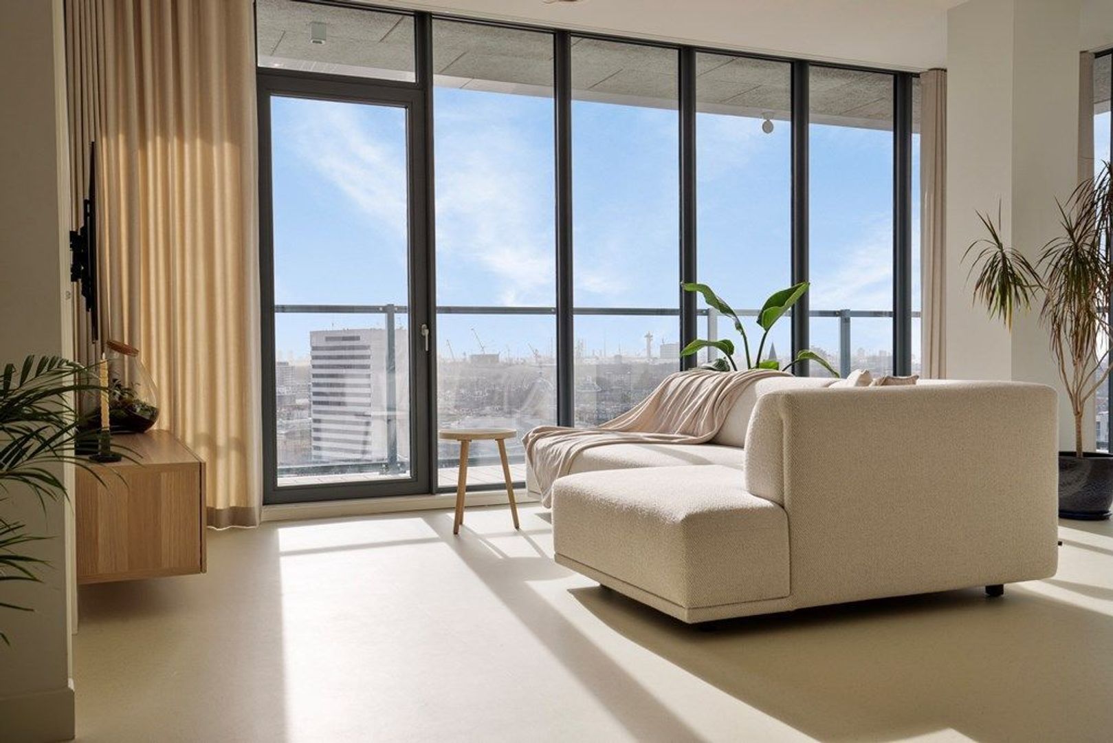 Stationsplein 6 M9, Schiedam foto-12 blur