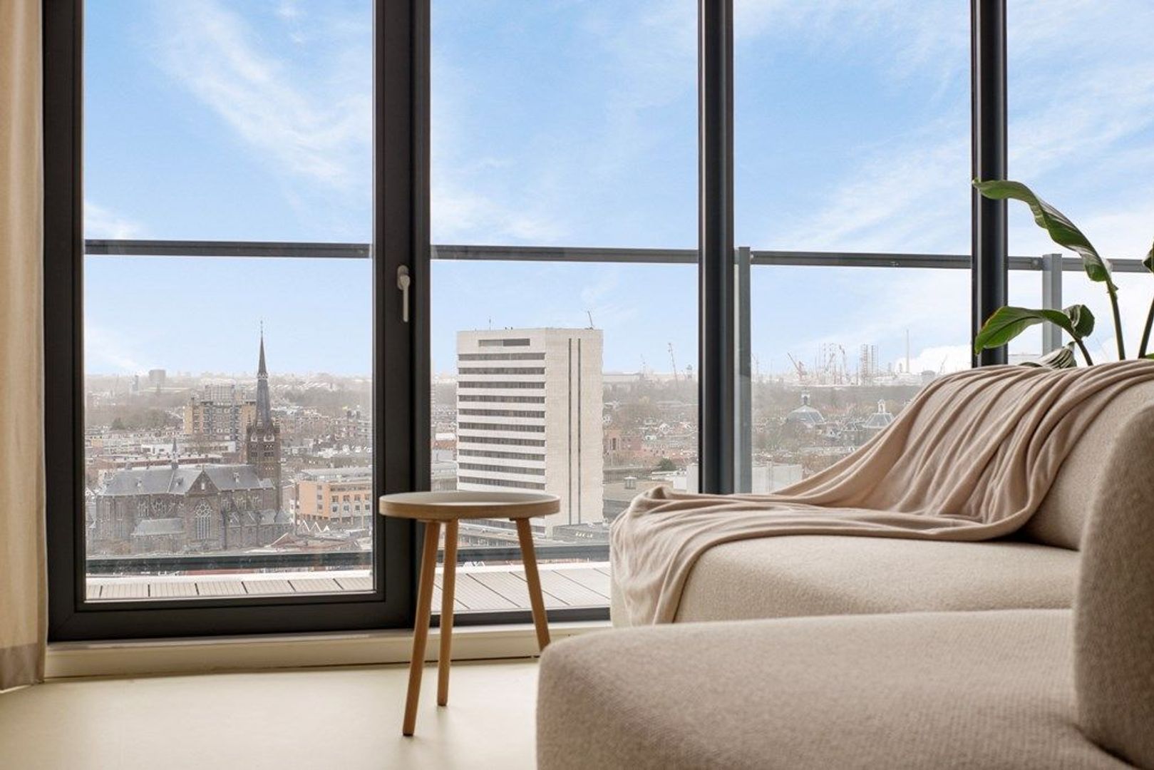 Stationsplein 6 M9, Schiedam foto-20 blur