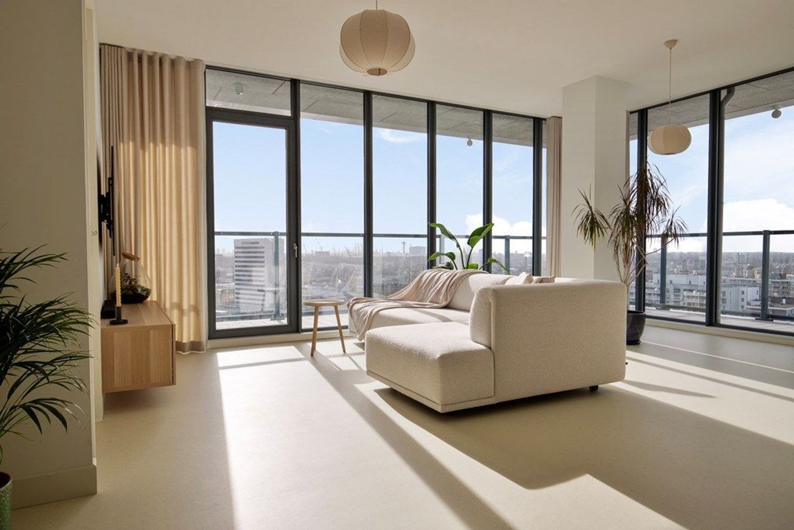 Stationsplein 6 M9, Schiedam foto-10 blur