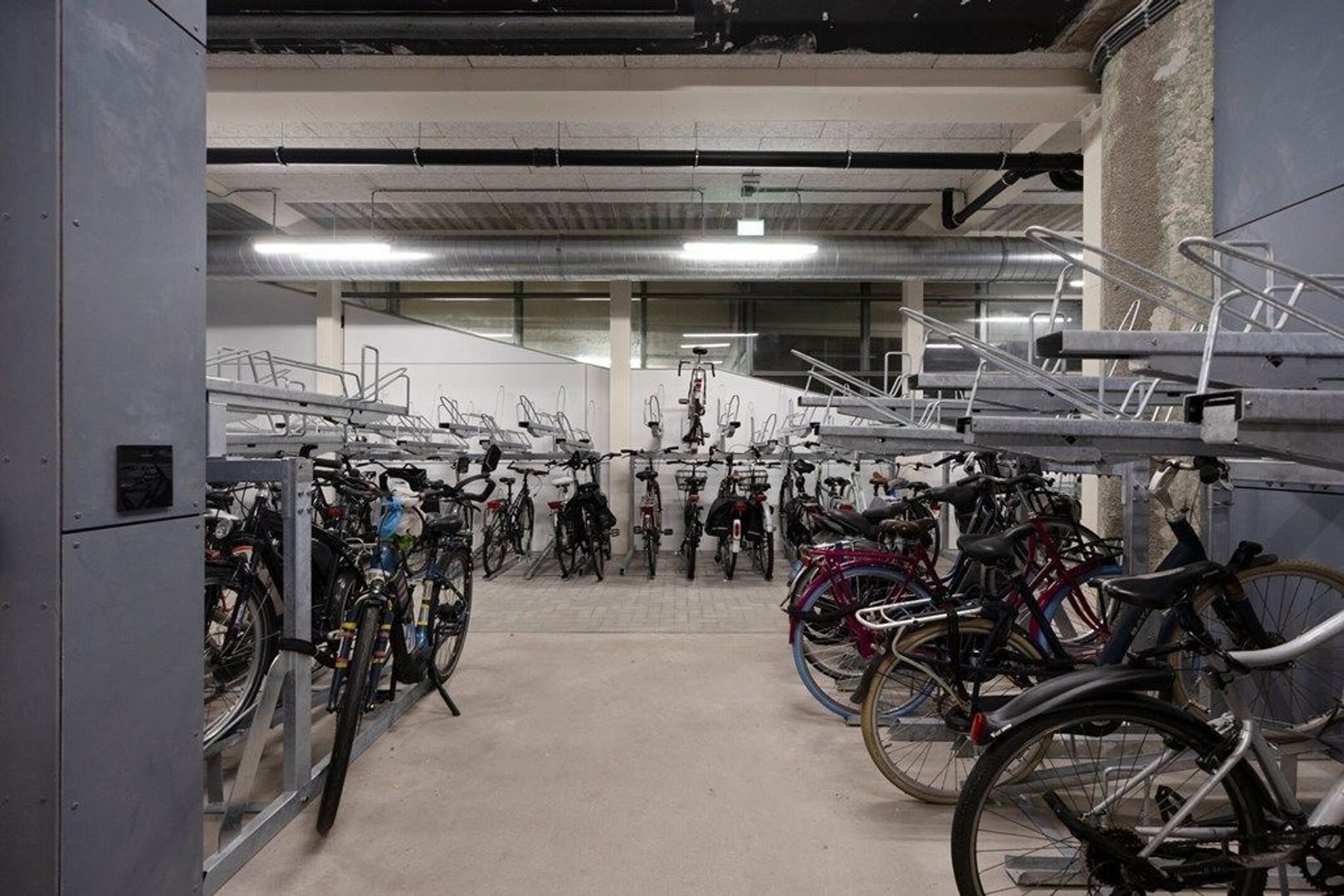 Stationsplein 6 M9, Schiedam foto-37 blur