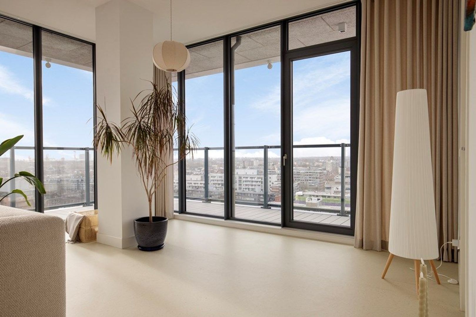 Stationsplein 6 M9, Schiedam foto-21 blur