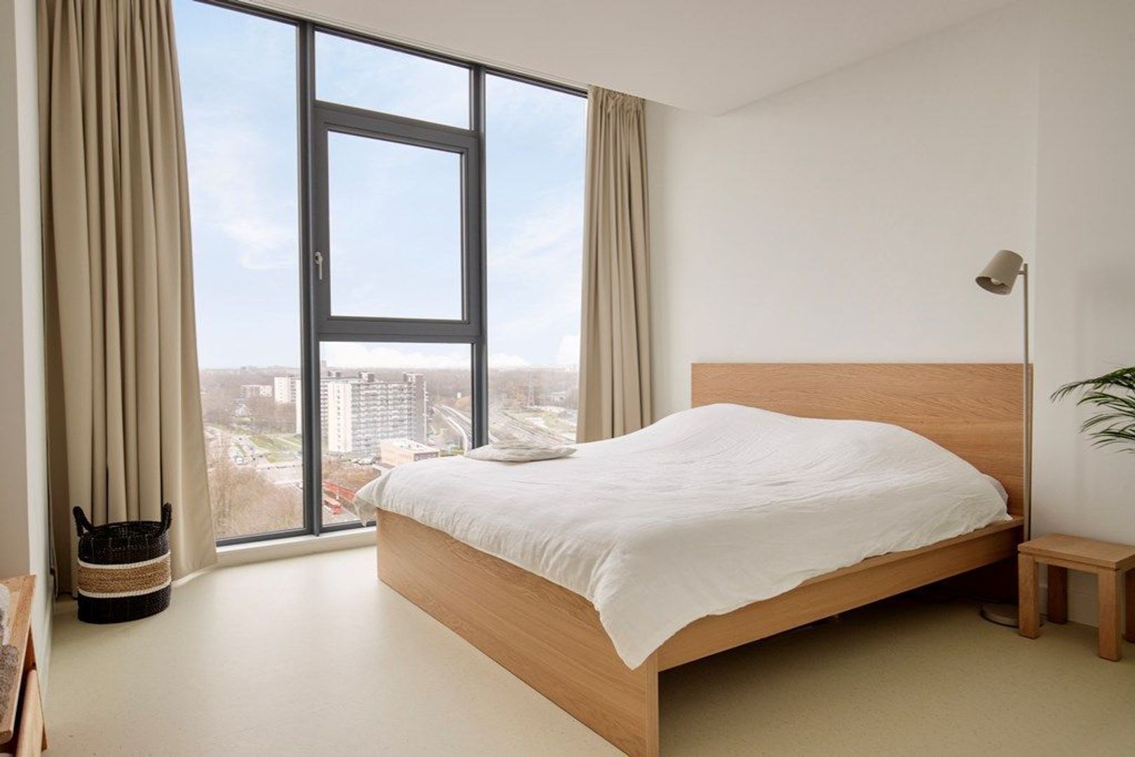 Stationsplein 6 M9, Schiedam foto-27 blur