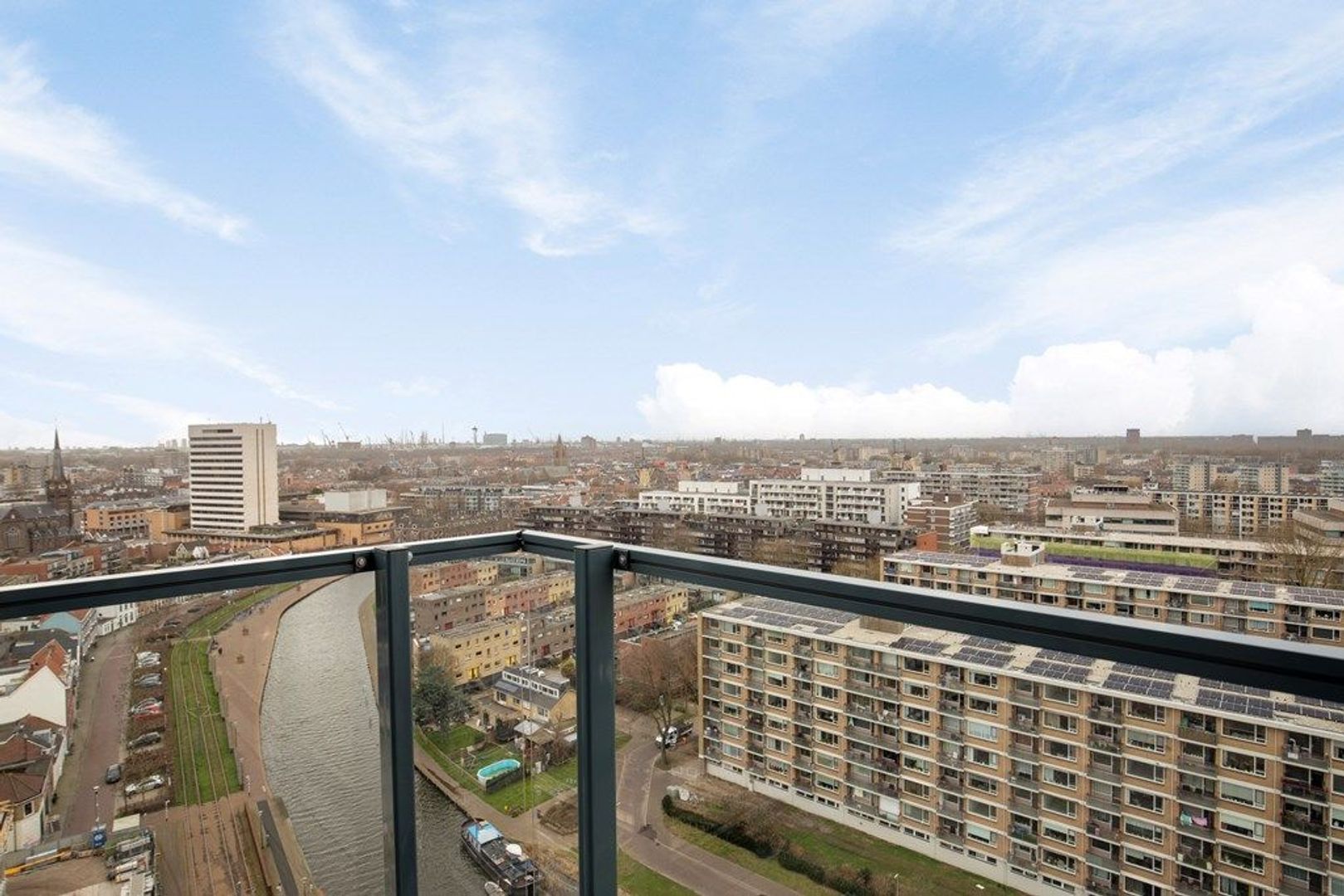 Stationsplein 6 M9, Schiedam foto-32 blur