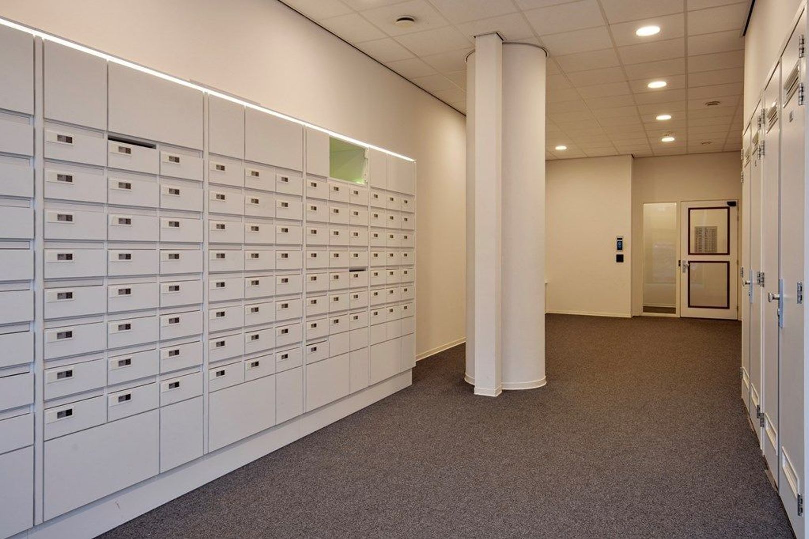 Stationsplein 6 M9, Schiedam foto-5 blur