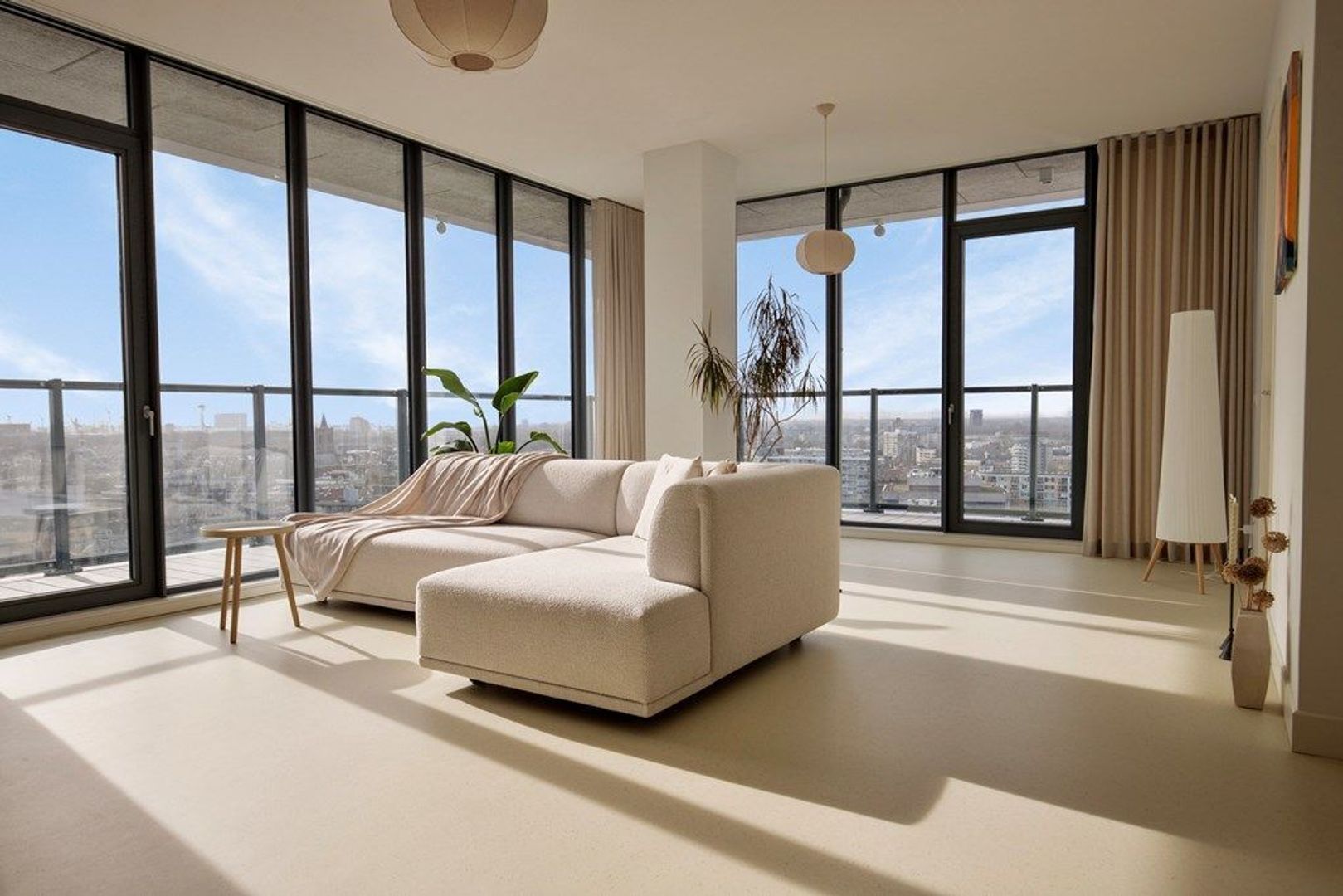 Stationsplein 6 M9, Schiedam foto-11 blur