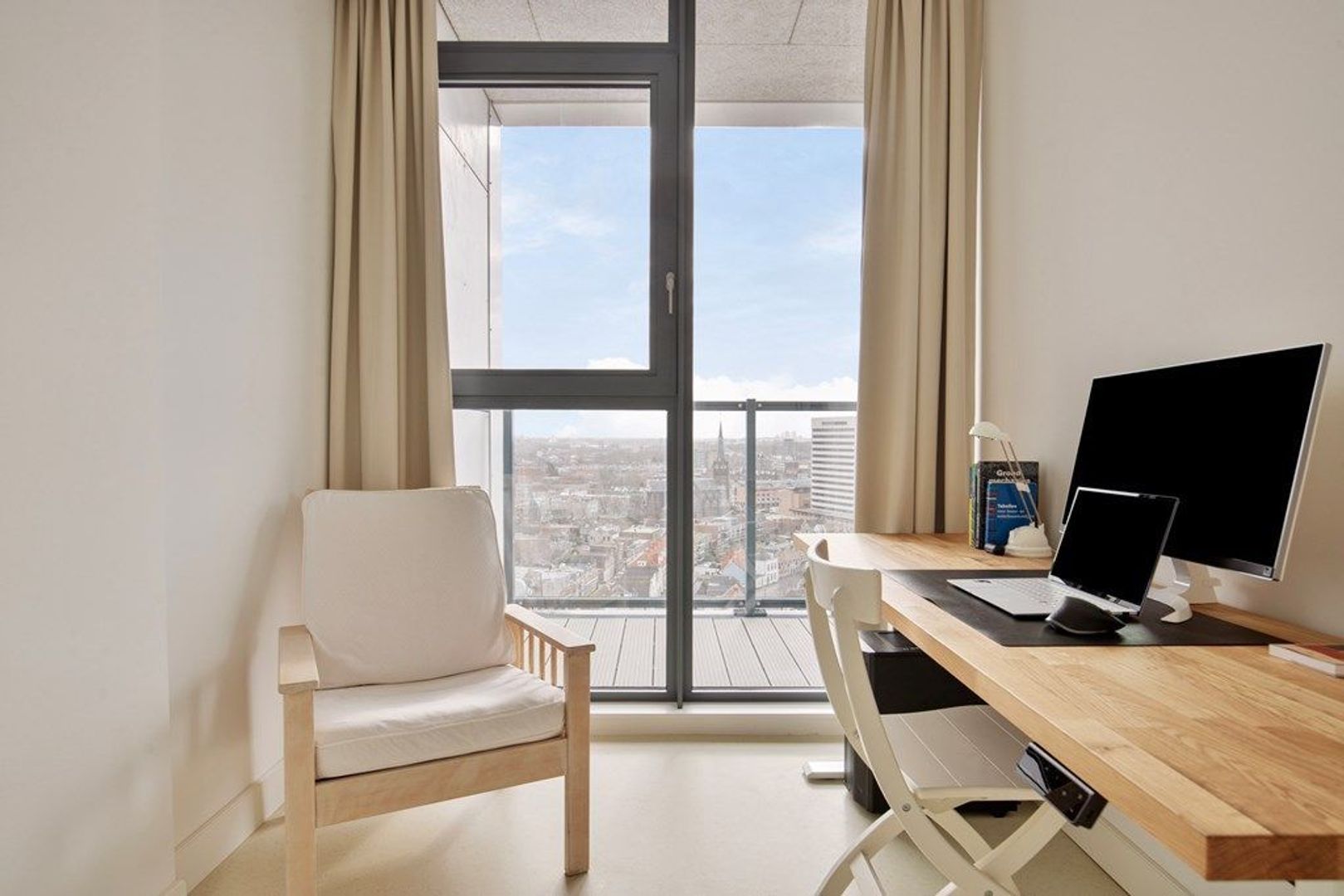 Stationsplein 6 M9, Schiedam foto-25 blur