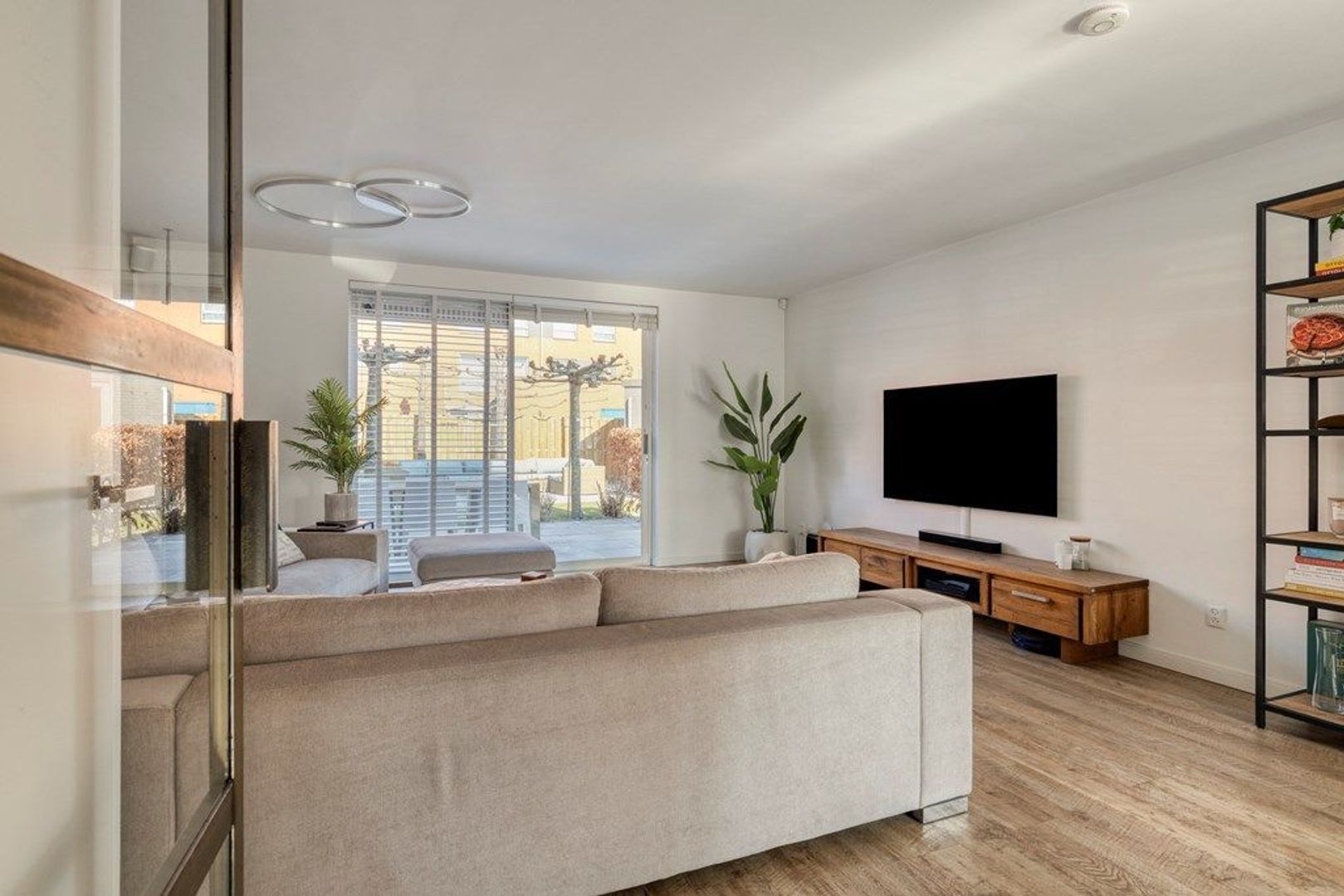 Hoofdvaart 2, Schiedam foto-7 blur