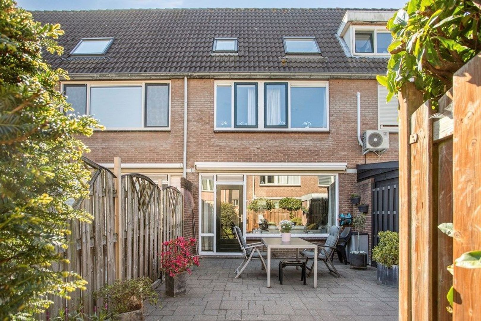 Voorberghlaan 14, Schiedam foto-24 blur