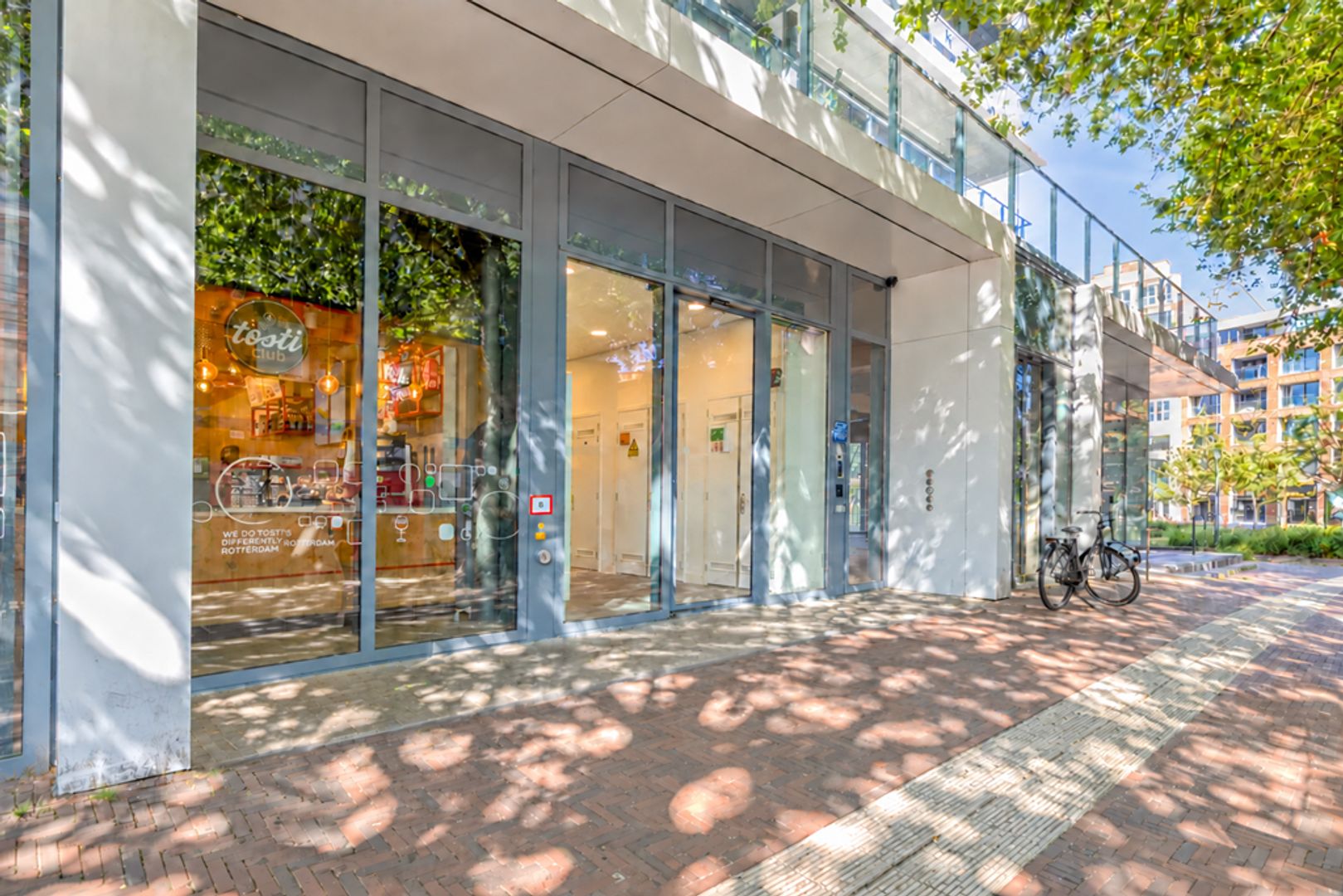 Stationsplein 6 M9, Schiedam foto-6 blur