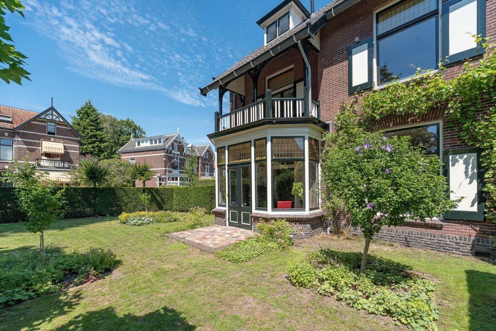 Burgemeester Lambooylaan 24, Hilversum foto-36 blur