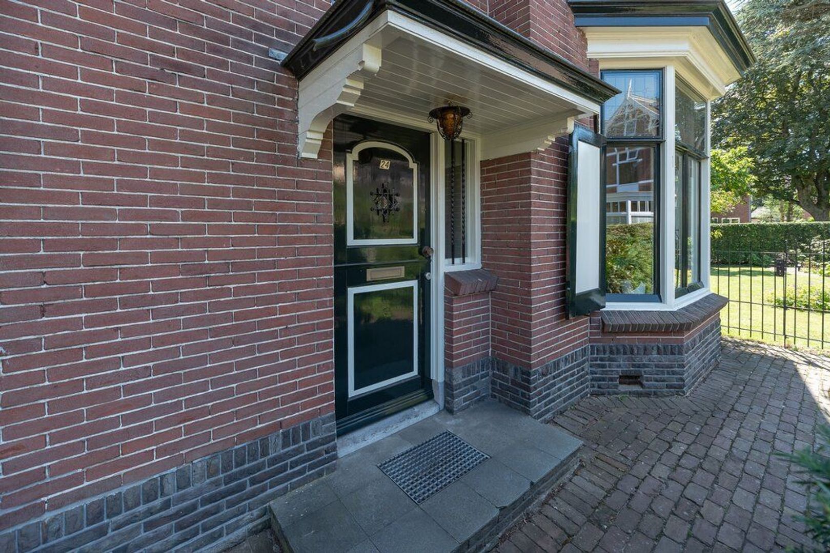 Burgemeester Lambooylaan 24, Hilversum foto-37 blur