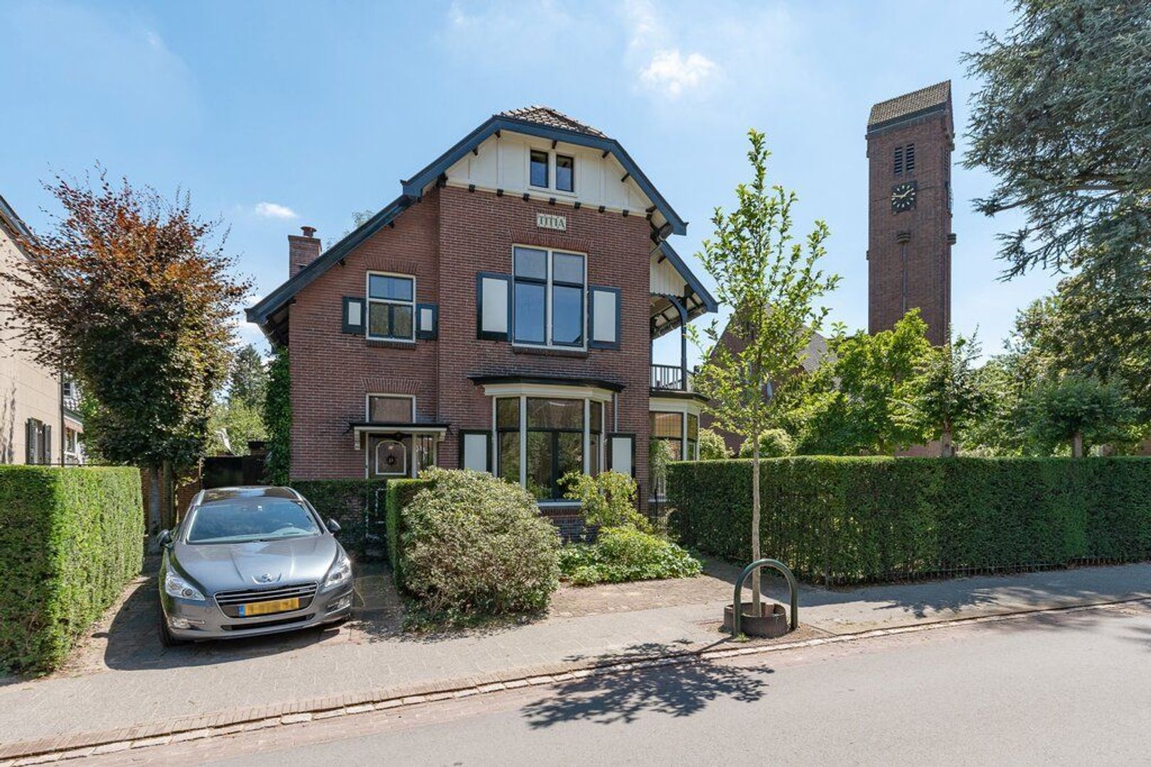 Burgemeester Lambooylaan 24, Hilversum foto-40 blur