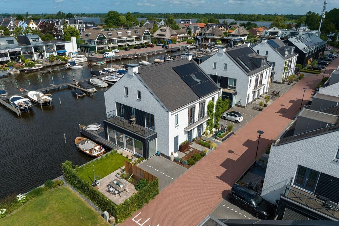 Golfslag 28, Loosdrecht