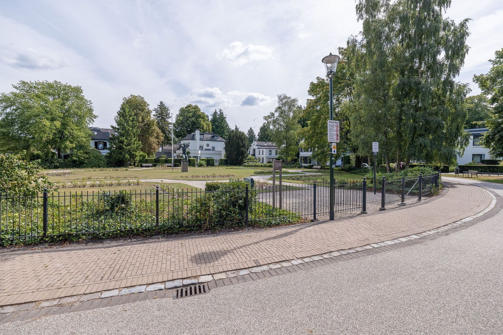 Burgemeester Gulcherlaan 11, Hilversum foto-47 blur