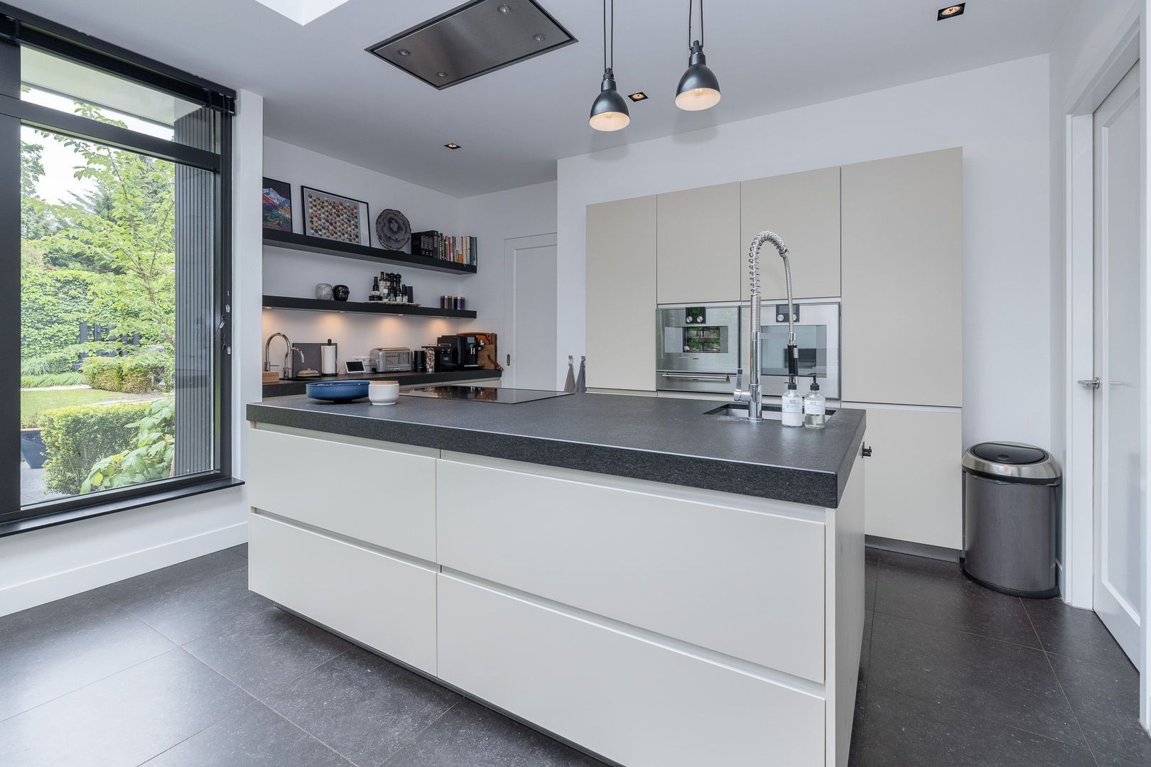 Nimrodlaan 1, Hilversum foto-14 blur