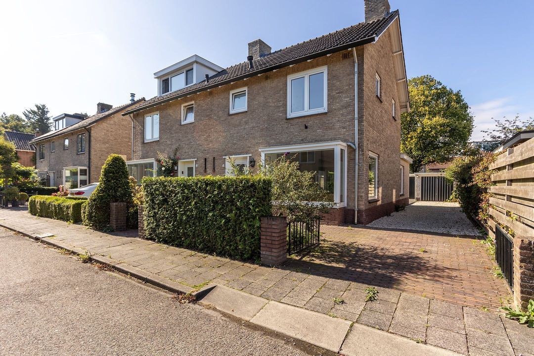 van Ostadelaan 10, Loosdrecht