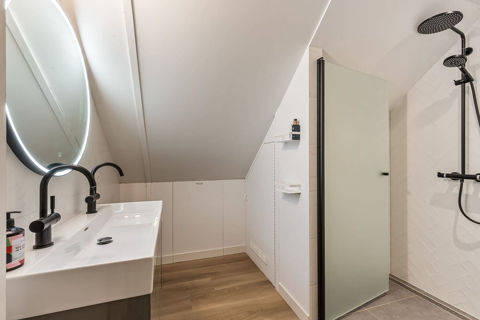 Rondeellaan 18, Hilversum foto-30 blur