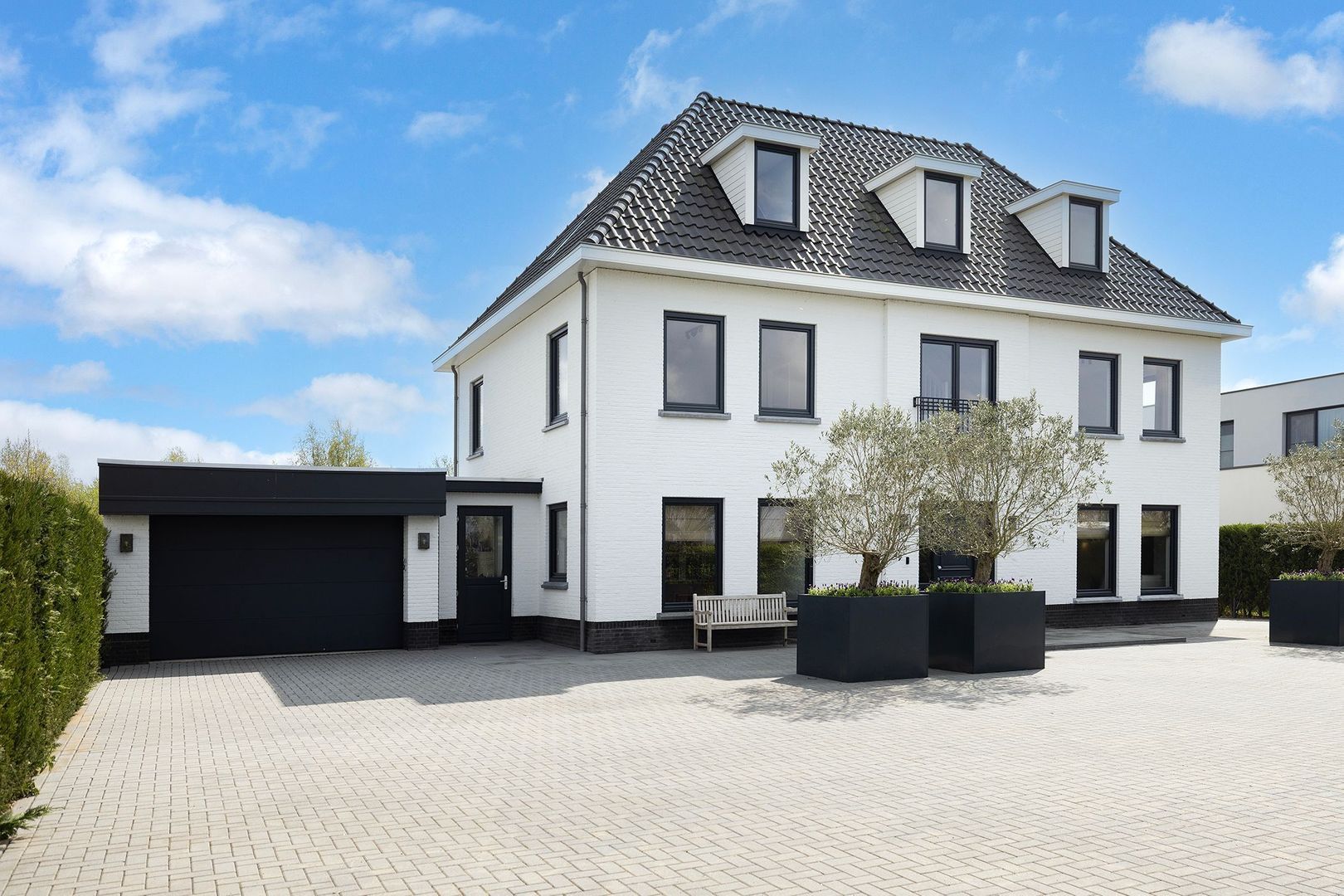 Larense Laan 16, Zwaanshoek